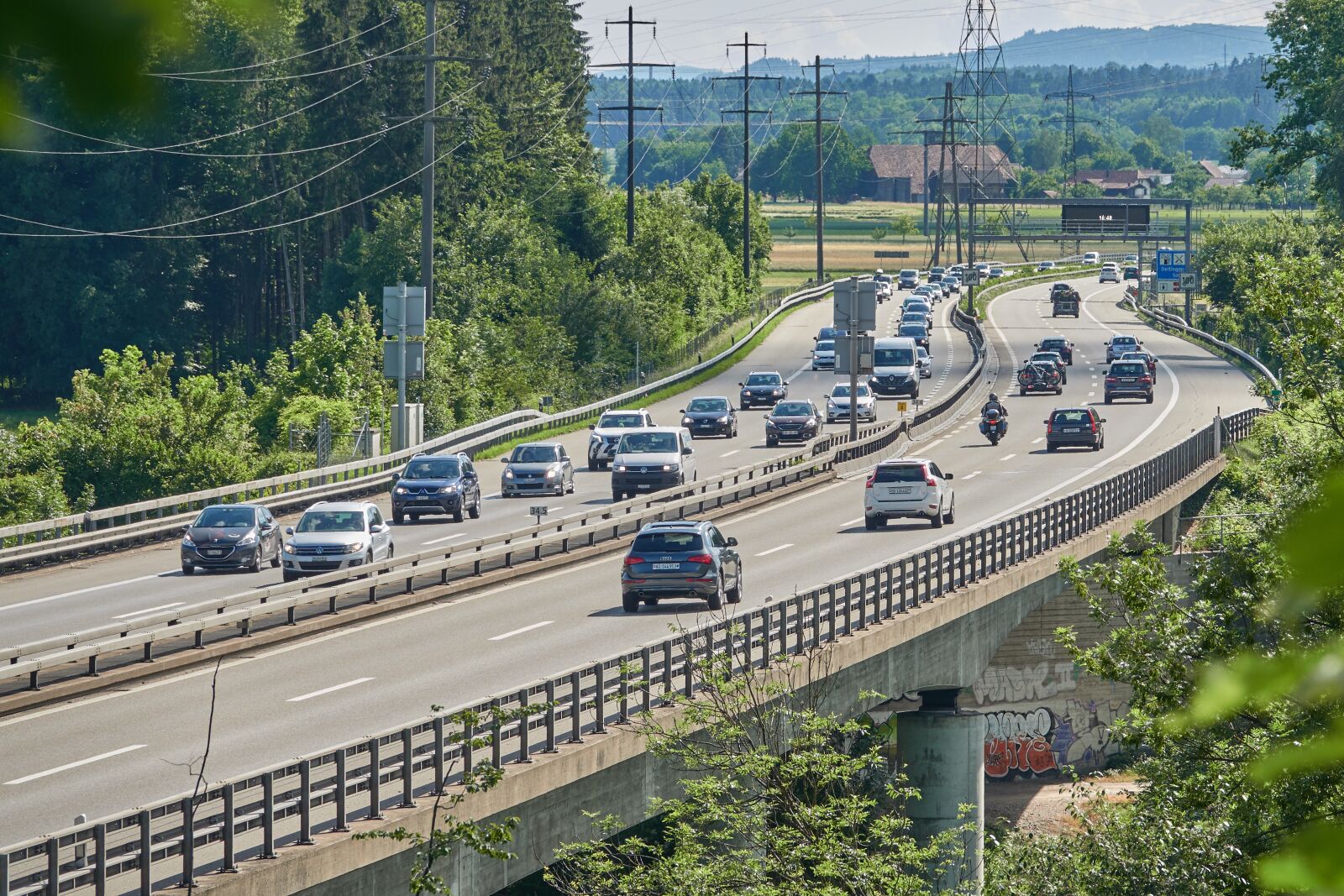 Sony Cyber-shot DSC-RX10 IV sample photo. Highway, traffic, bridge photography