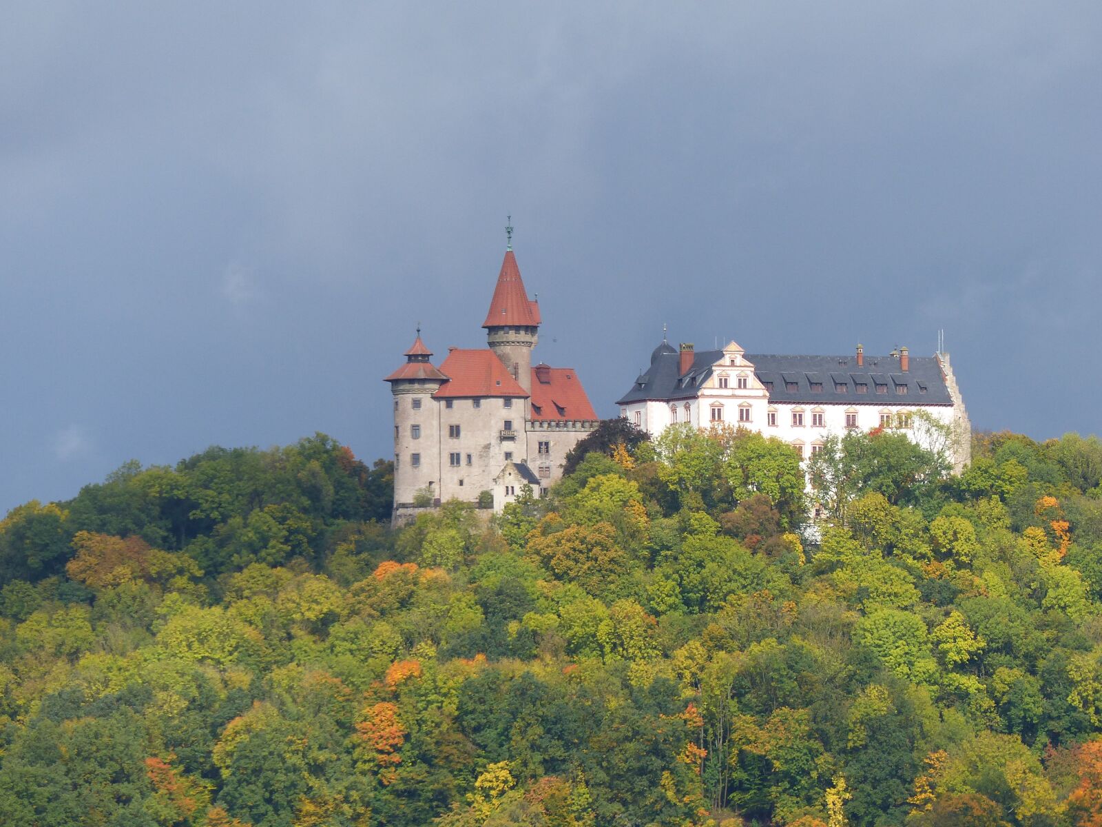 Panasonic Lumix DMC-FZ200 sample photo. Castle, hero castle, classic photography