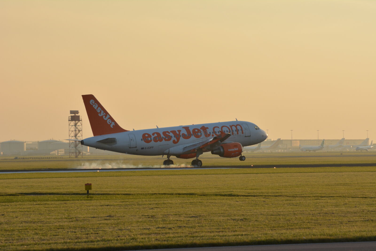 Tamron SP 70-300mm F4-5.6 Di VC USD sample photo. Airplane, airport, amsterdam, easyjet photography