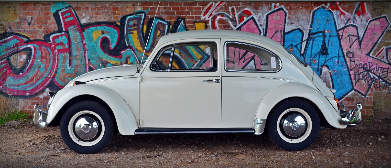 Nikon D5200 sample photo. Vw, beetle, graffiti photography