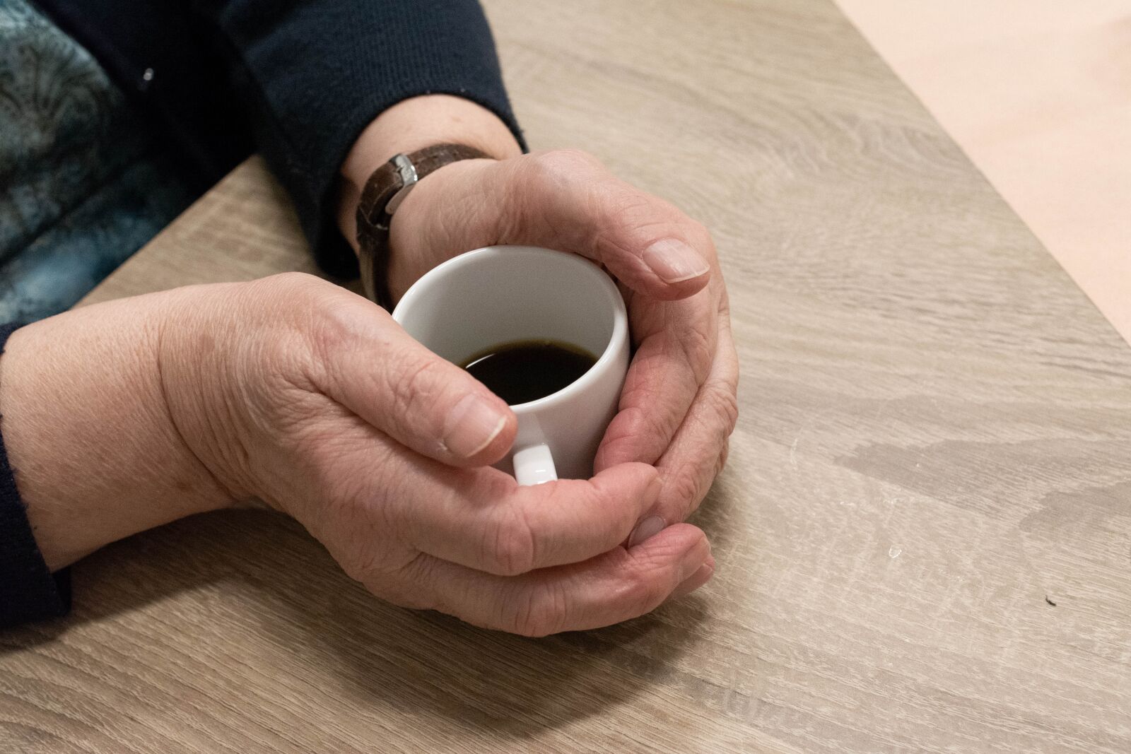 Nikon D5200 sample photo. Hand, woman, adult photography