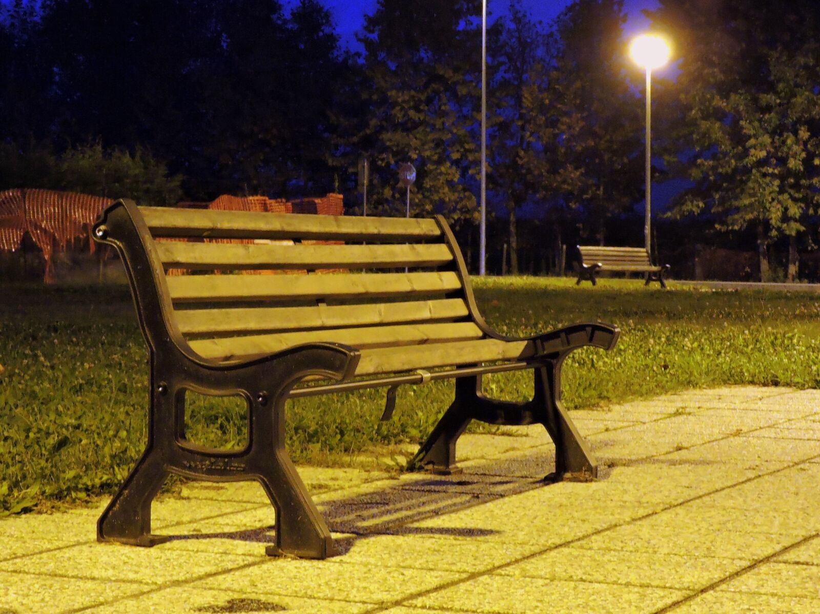 Nikon Coolpix P600 sample photo. Bench, night, light photography