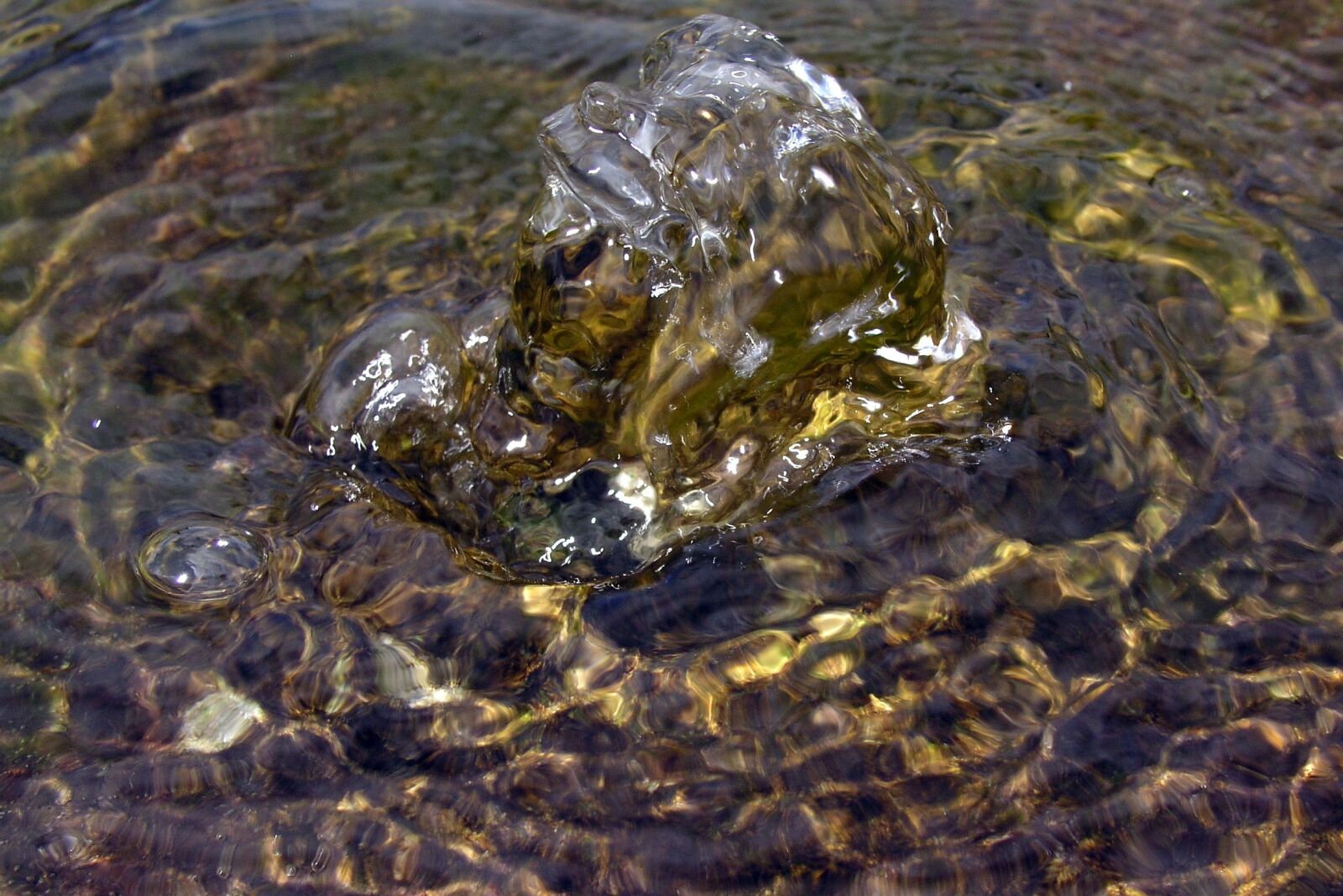 Olympus C5050Z sample photo. Water, fountain, pool photography