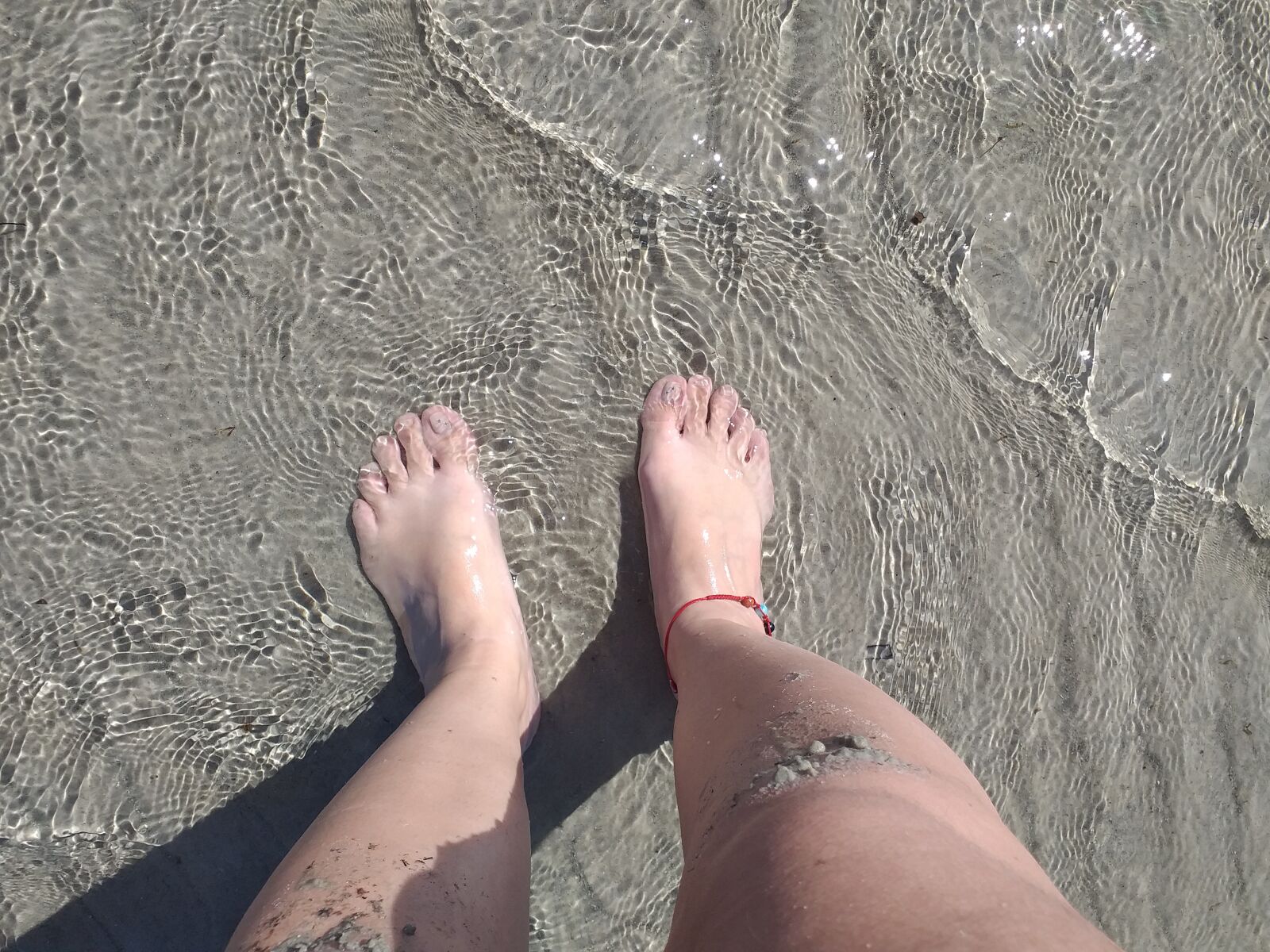 Samsung Galaxy J4+ sample photo. Feet, sea, beach photography