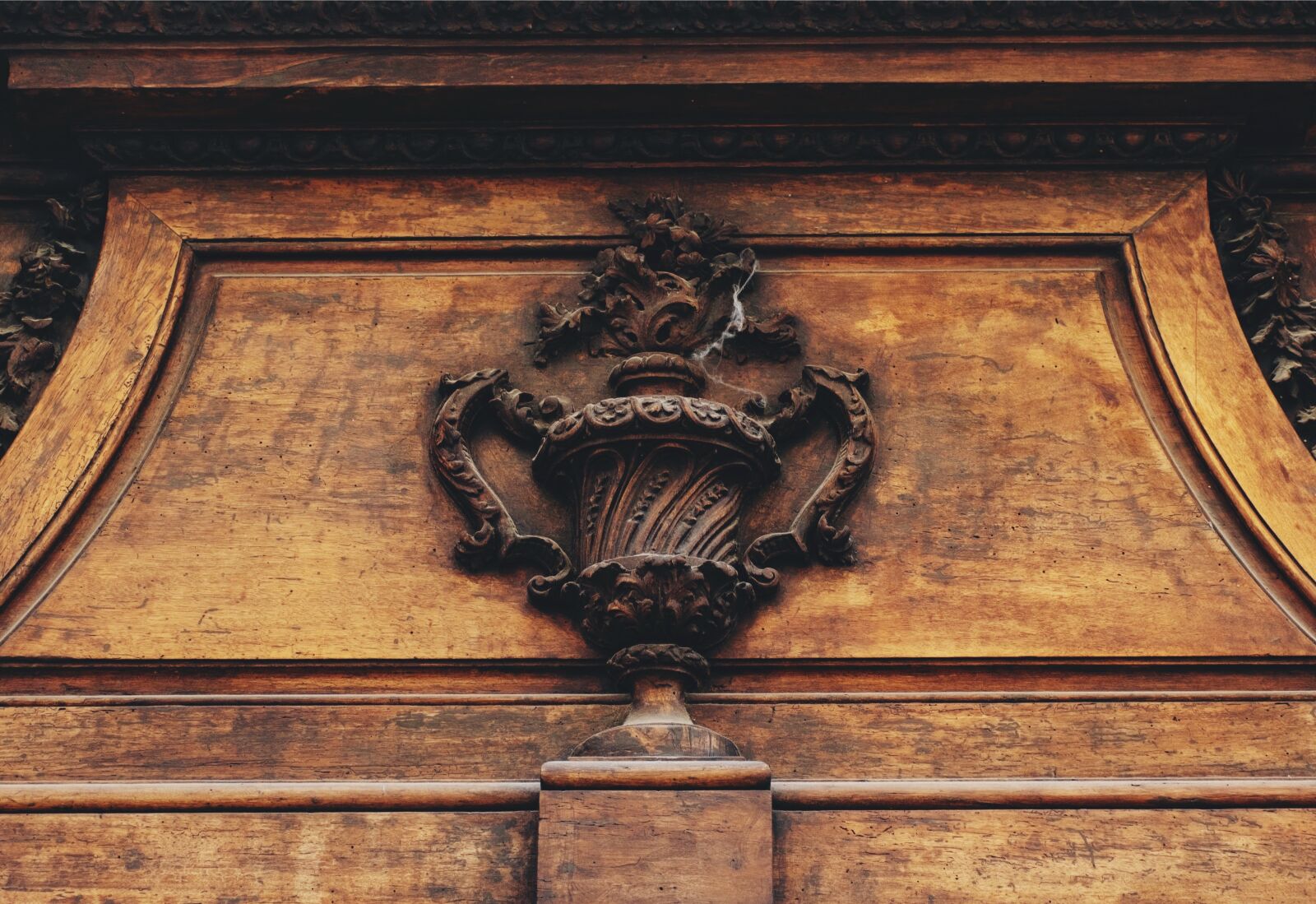 Nikon D5600 sample photo. Door, mantle, relief photography