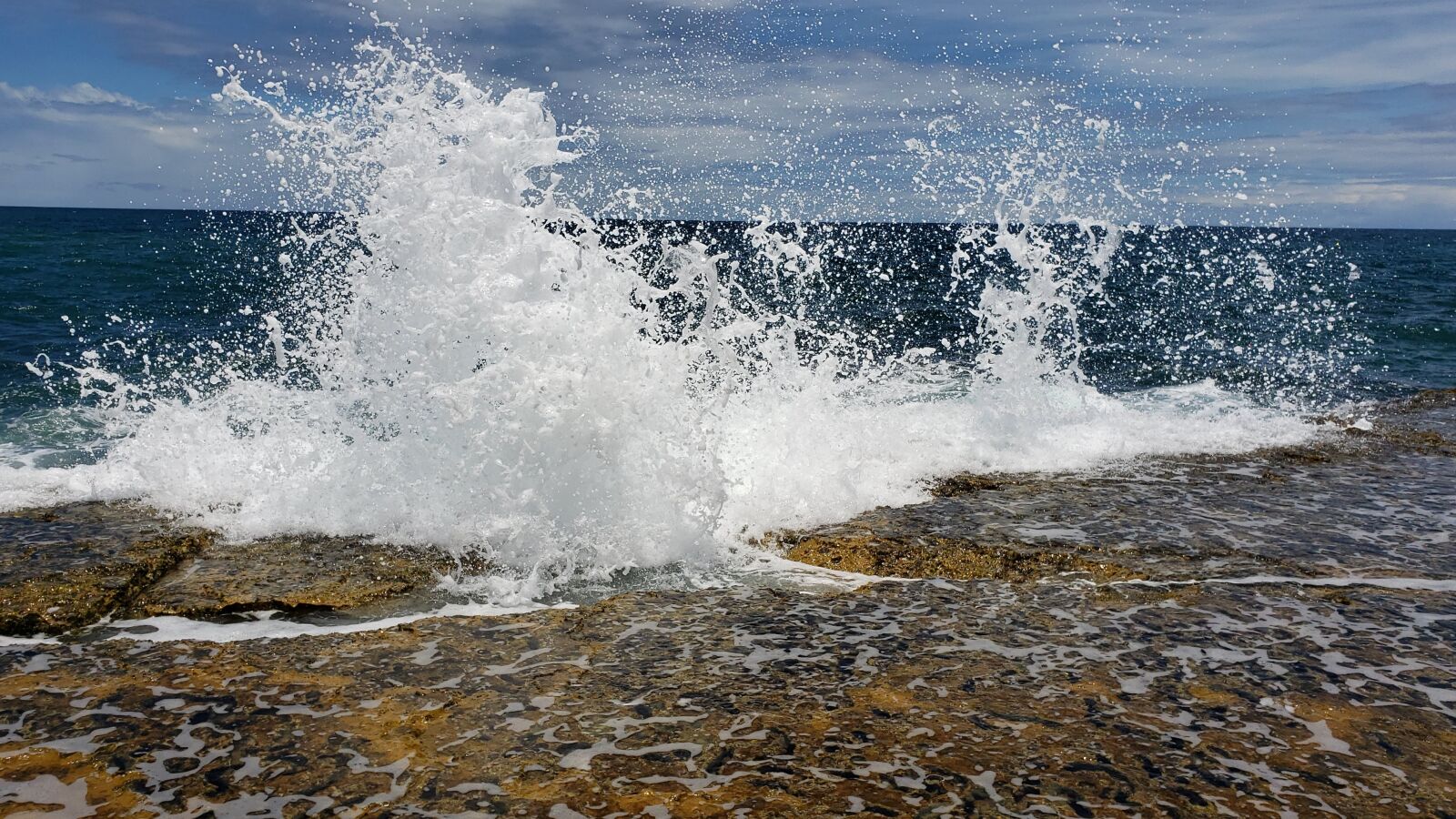 Samsung Galaxy Note9 sample photo. Rocks, mar, water photography