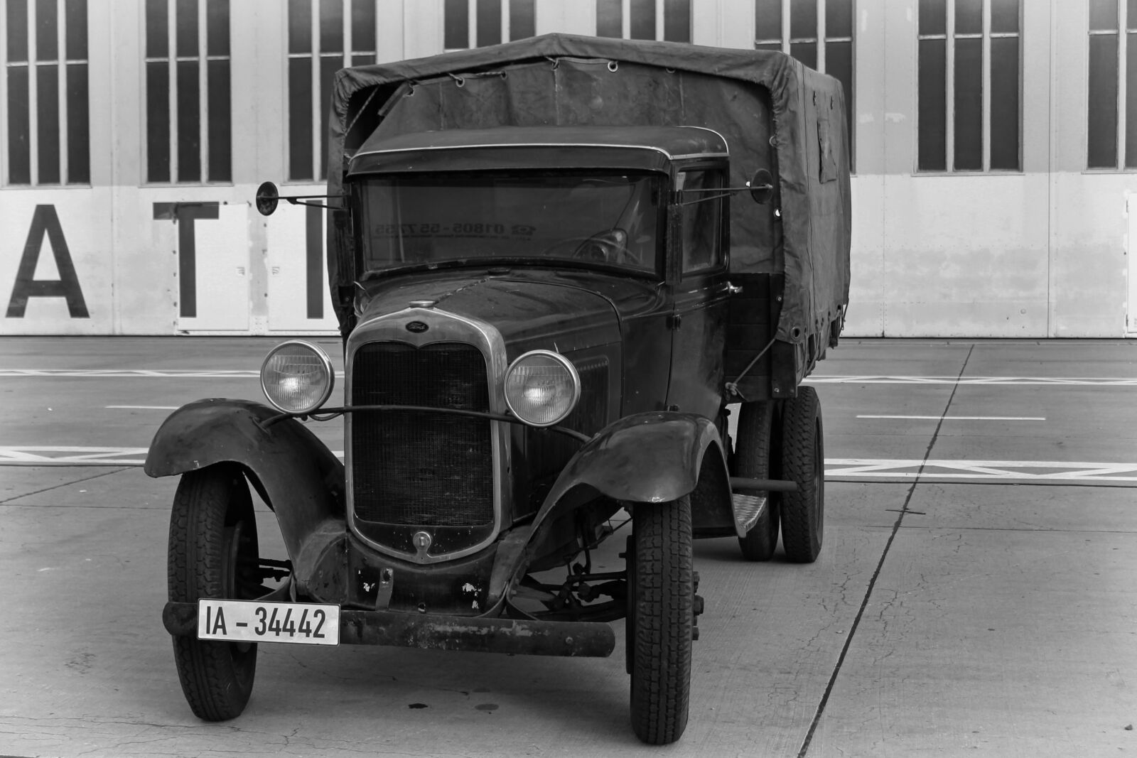 Canon EOS 1100D (EOS Rebel T3 / EOS Kiss X50) sample photo. Truck, historically, german empire photography