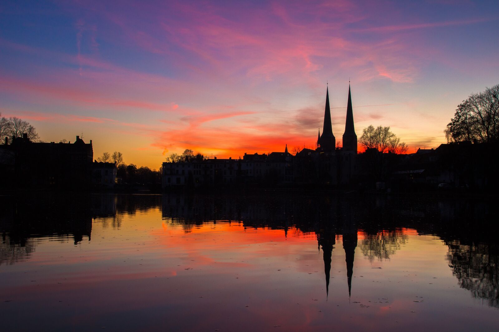 Canon EOS 600D (Rebel EOS T3i / EOS Kiss X5) sample photo. Lübeck, sunset, sky photography