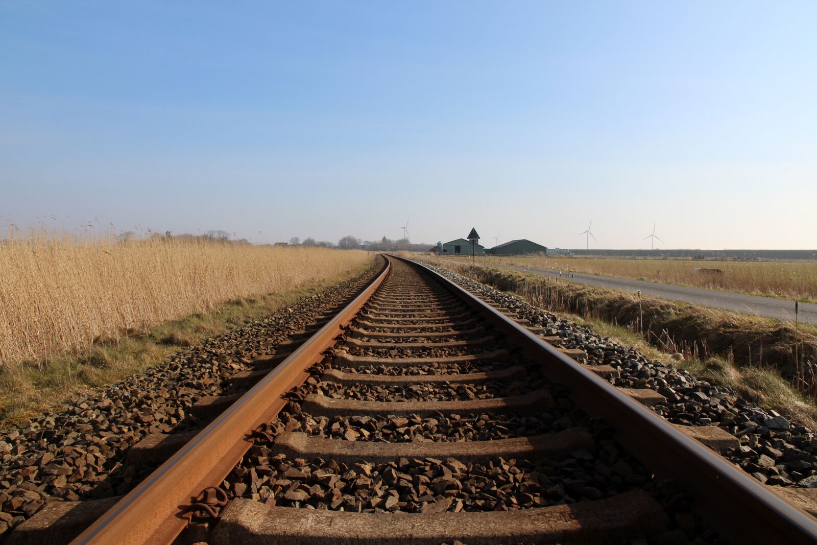 Canon EOS 600D (Rebel EOS T3i / EOS Kiss X5) sample photo. Rails, railway, sky photography