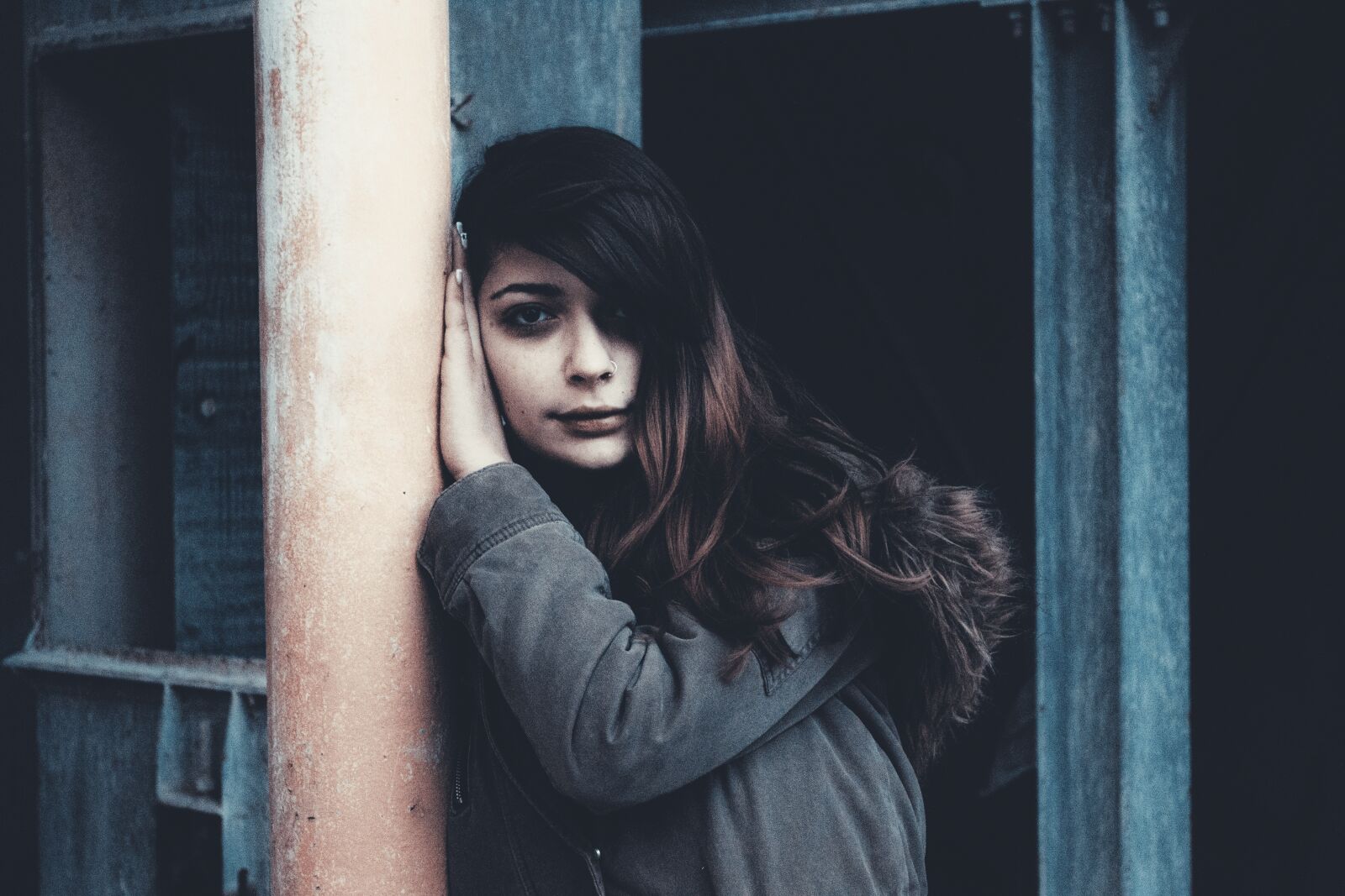 Nikon D3100 sample photo. Girl against the wall photography