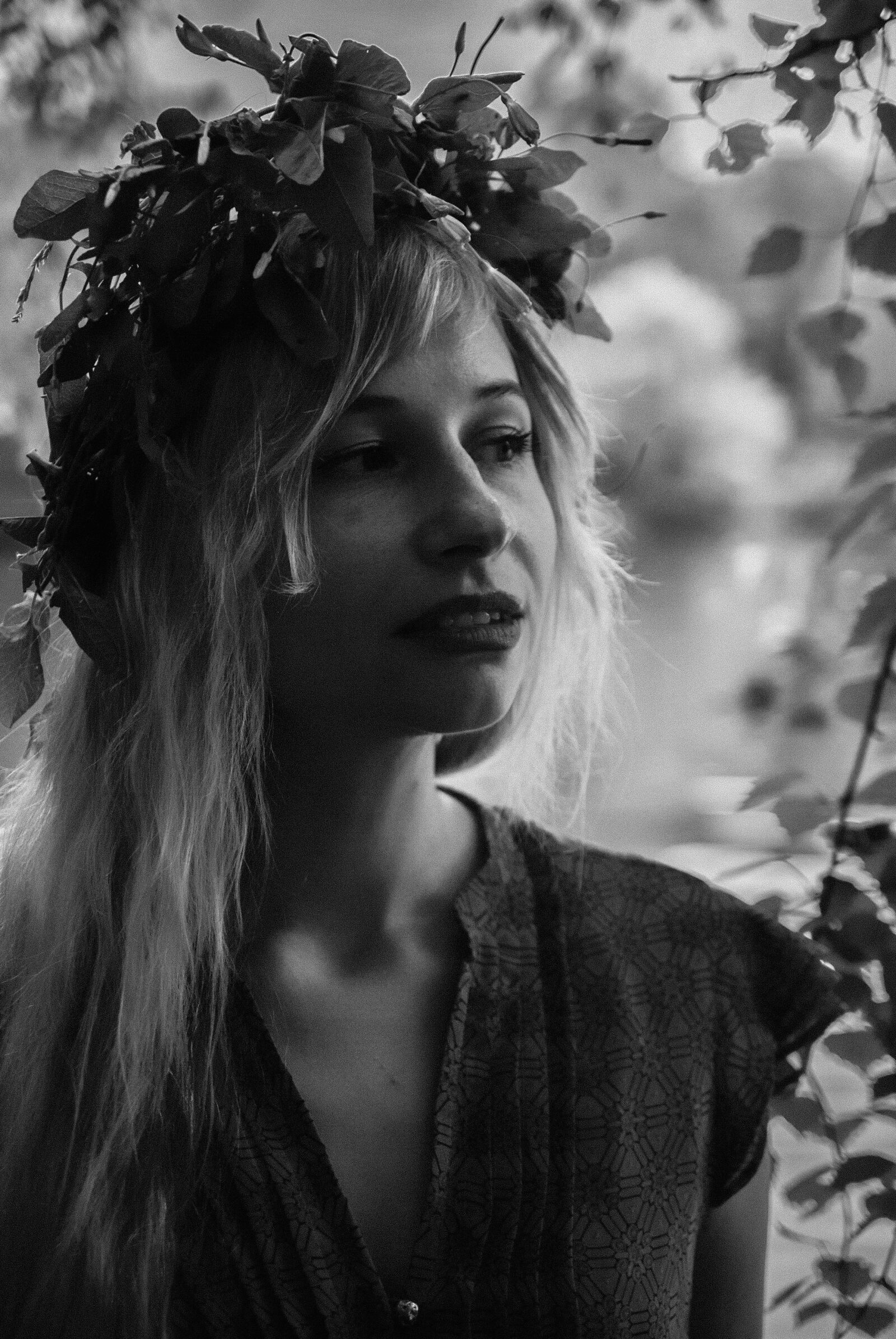 Nikon D3000 sample photo. River, wreath, girl photography