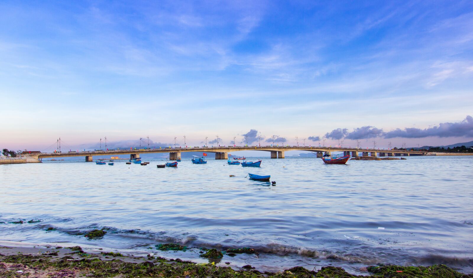 Canon EF-S 10-22mm F3.5-4.5 USM sample photo. Bridge, tran, extra photography