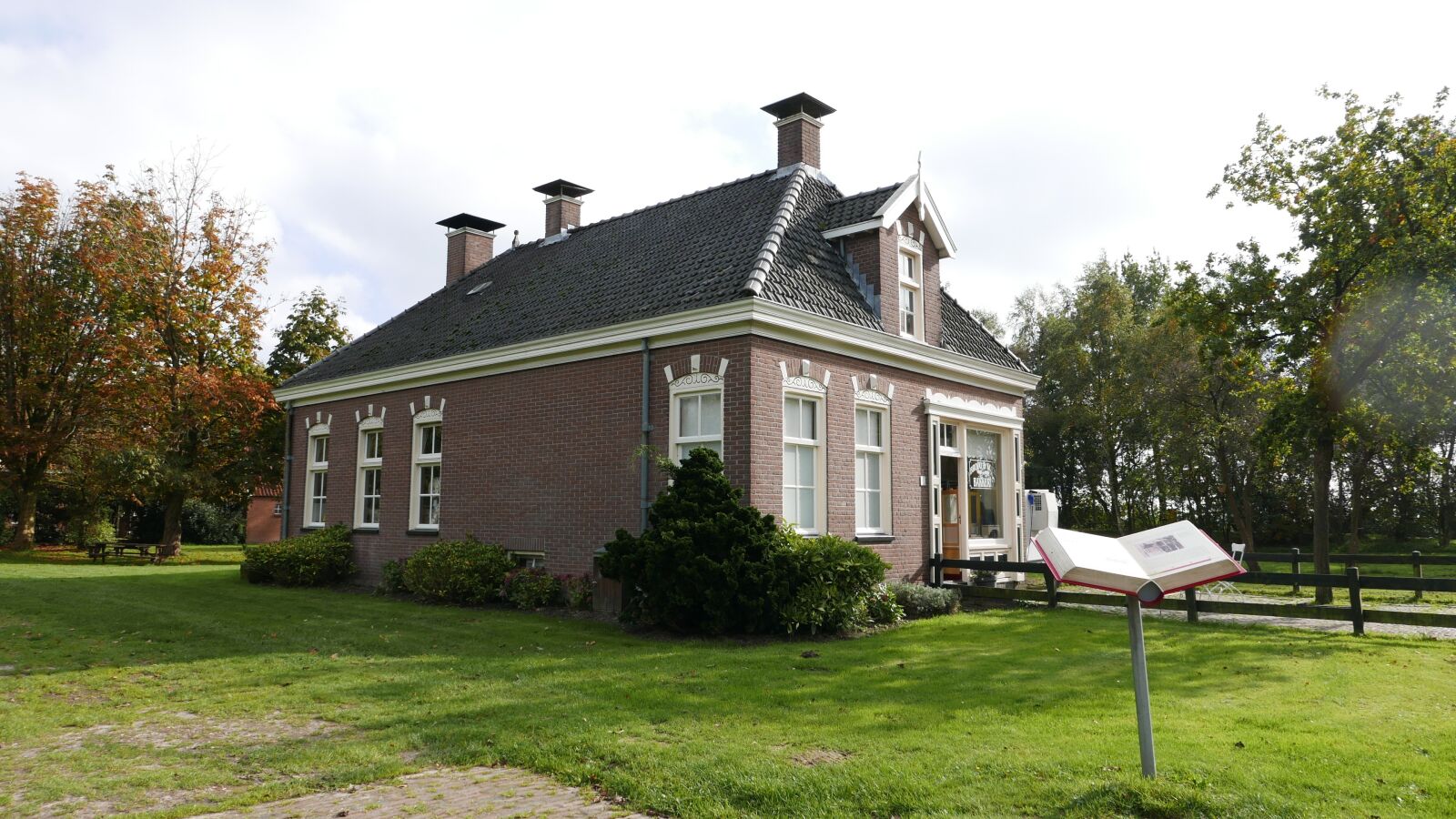 Panasonic Lumix DMC-LX100 sample photo. House, history, netherlands photography
