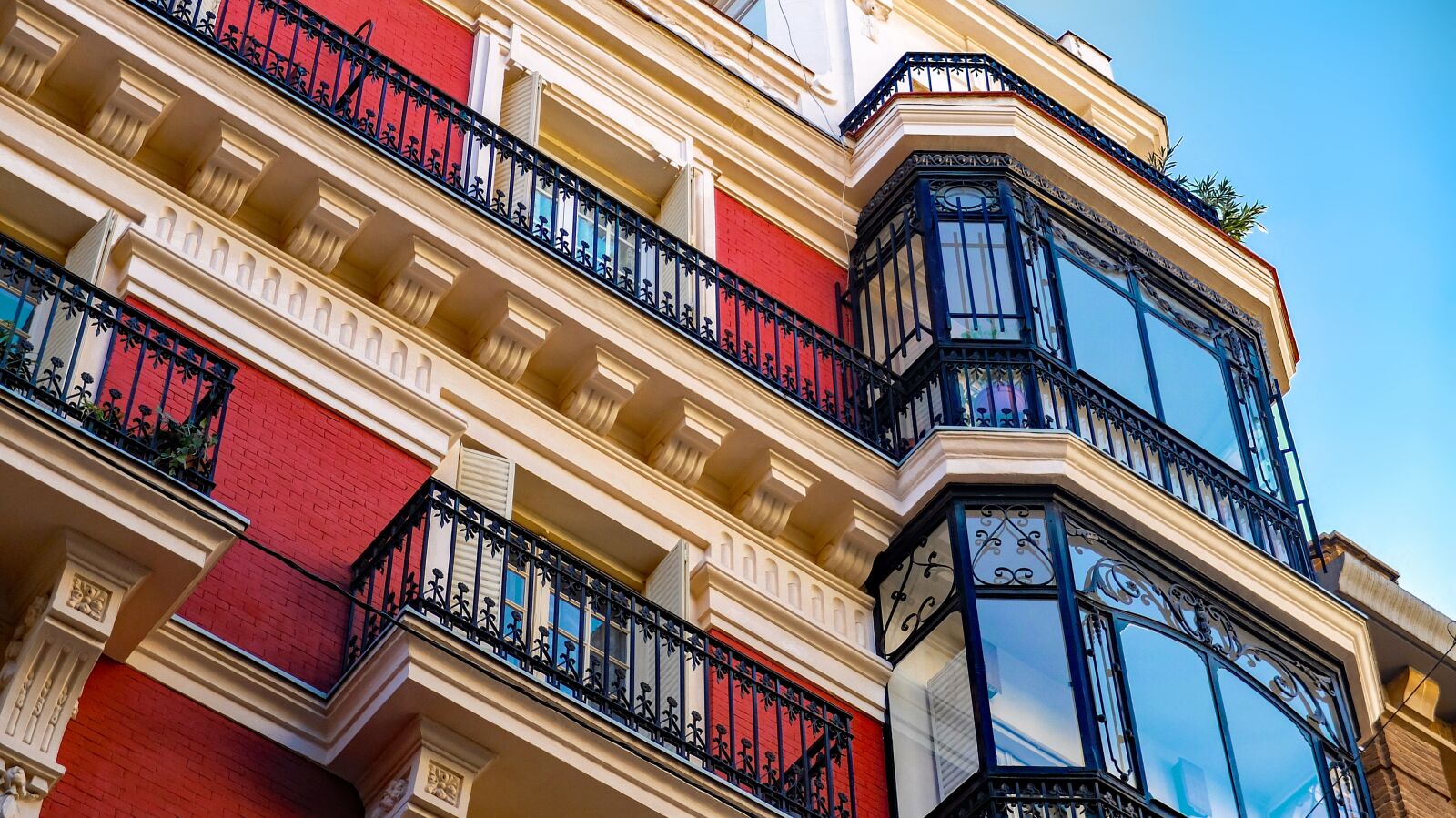 Fujifilm X30 sample photo. Spain, madrid, building photography