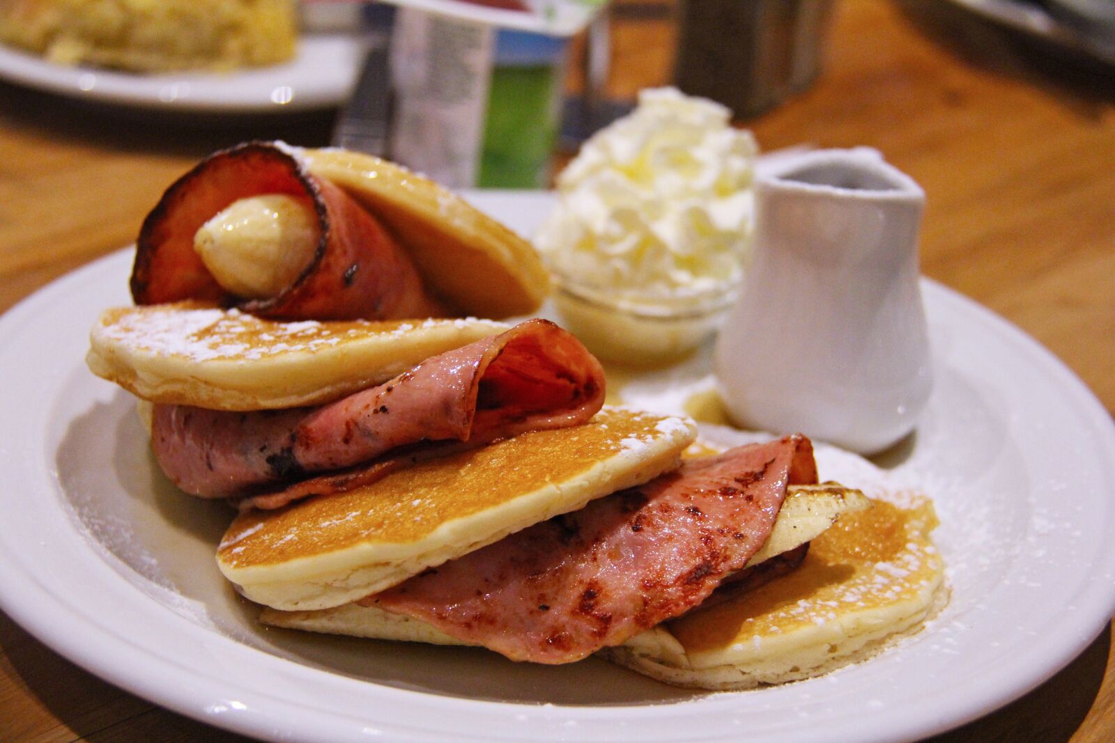 Canon EF-S 18-200mm F3.5-5.6 IS sample photo. Pancakes, yummy, delicious photography