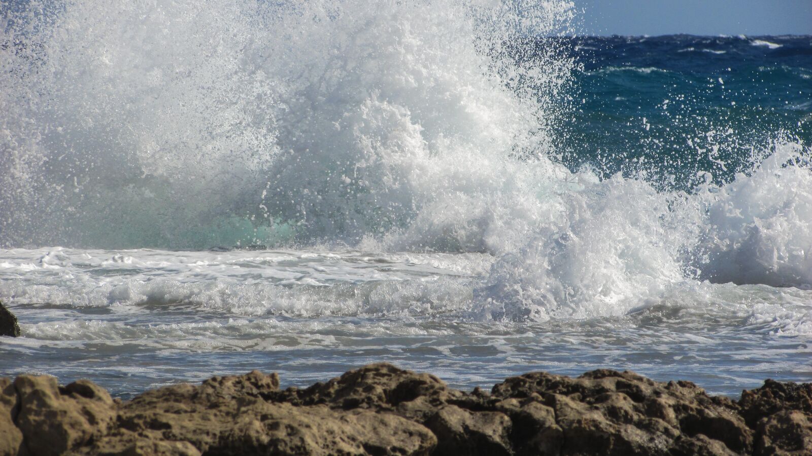 Canon PowerShot SX400 IS sample photo. Wave, smashing, explosion photography