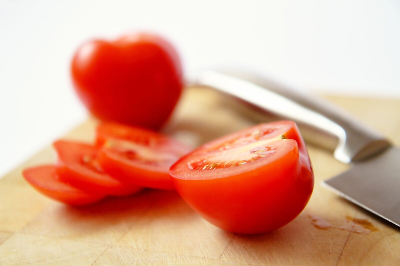 Canon EOS 7D sample photo. Tomato, slice, knife photography