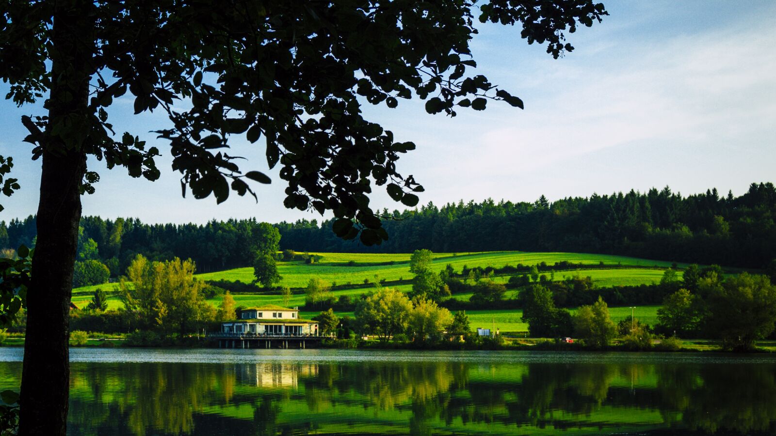 Canon EOS 650D (EOS Rebel T4i / EOS Kiss X6i) sample photo. Haus am see, destination photography