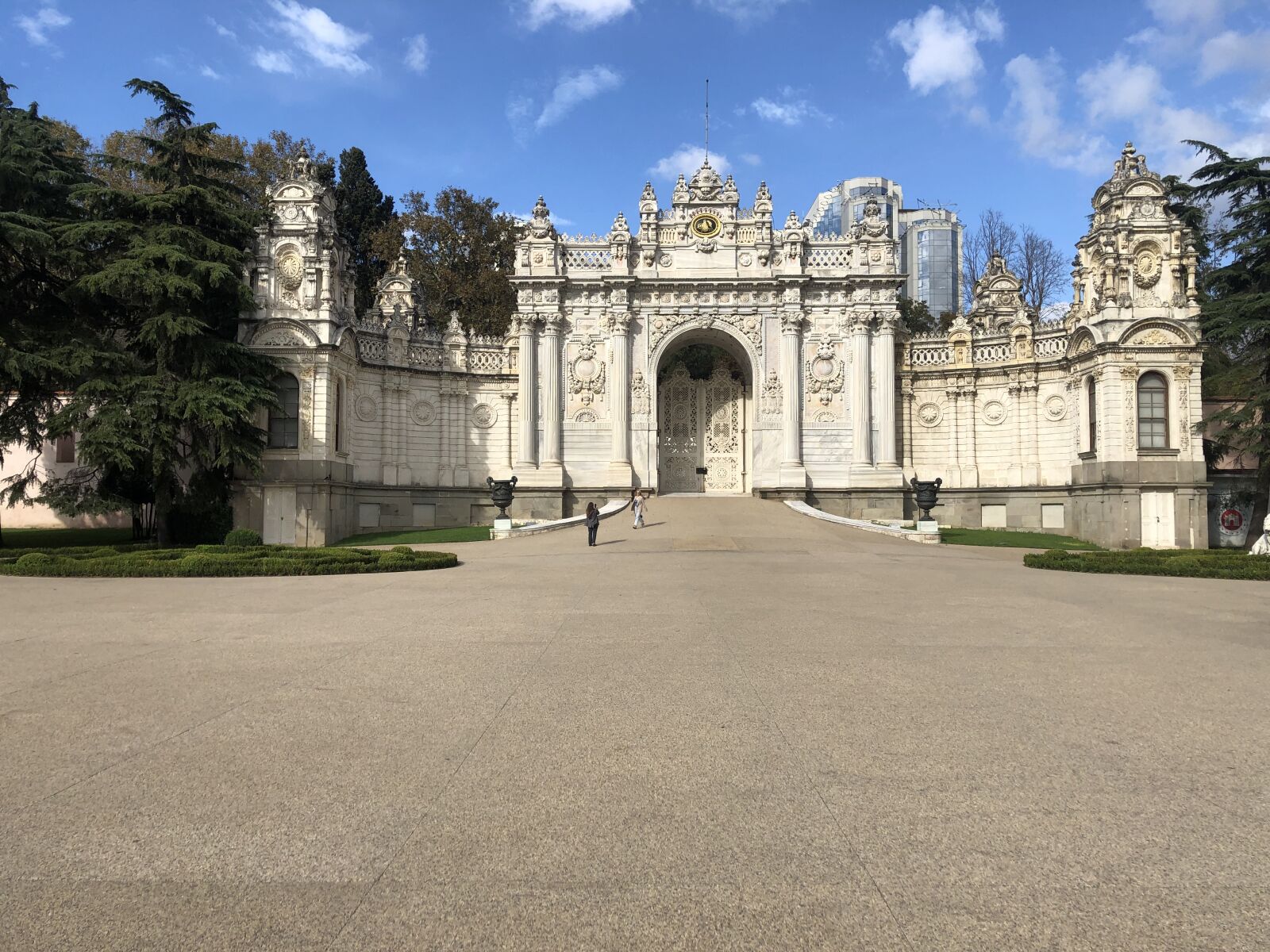 iPhone 8 Plus back dual camera 3.99mm f/1.8 sample photo. Dolmabahçe palace İstanbul photography