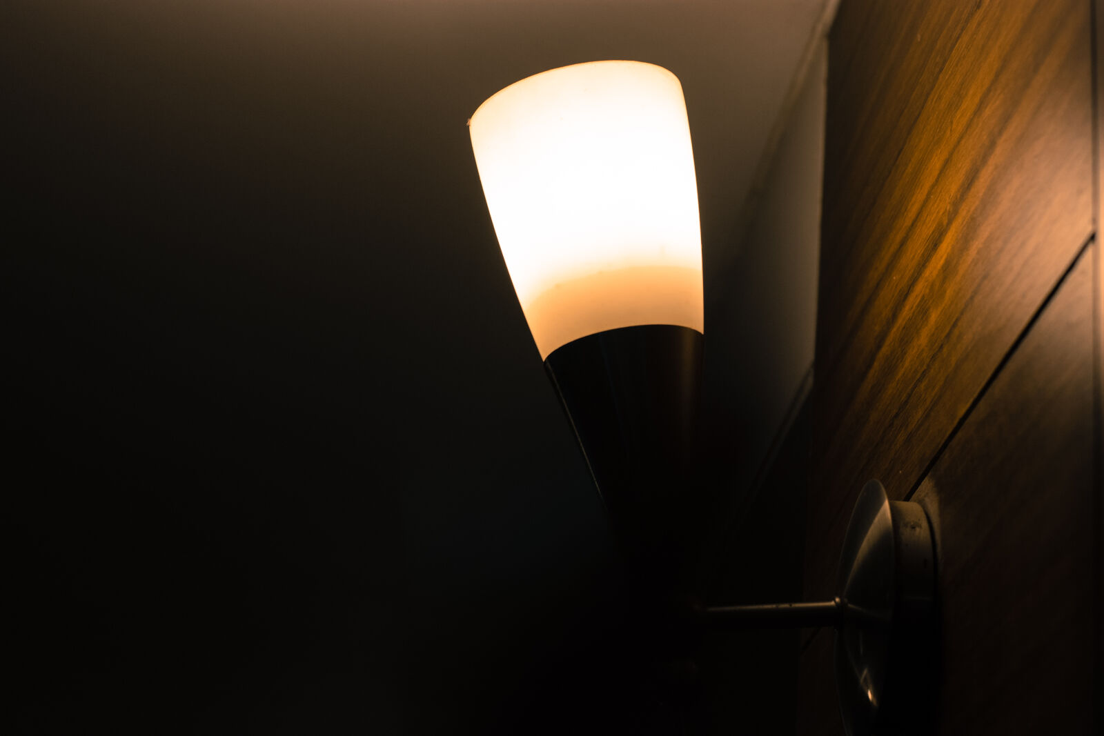 Nikon D5200 + Nikon AF-S Nikkor 50mm F1.8G sample photo. Ambient, dark, lamp, lantern photography