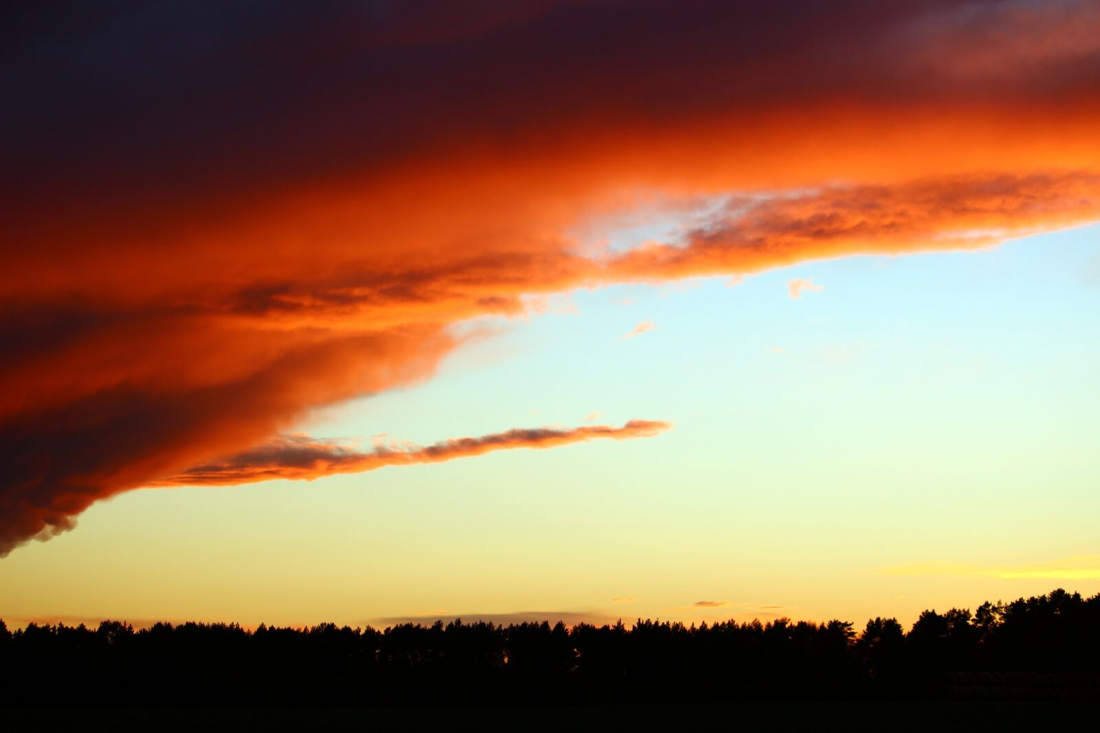 Canon EOS 100D (EOS Rebel SL1 / EOS Kiss X7) sample photo. Sky, clouds, forward photography