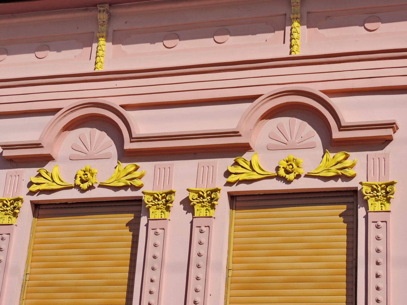 Nikon Coolpix P520 sample photo. Baroque, detail, facade, pink photography