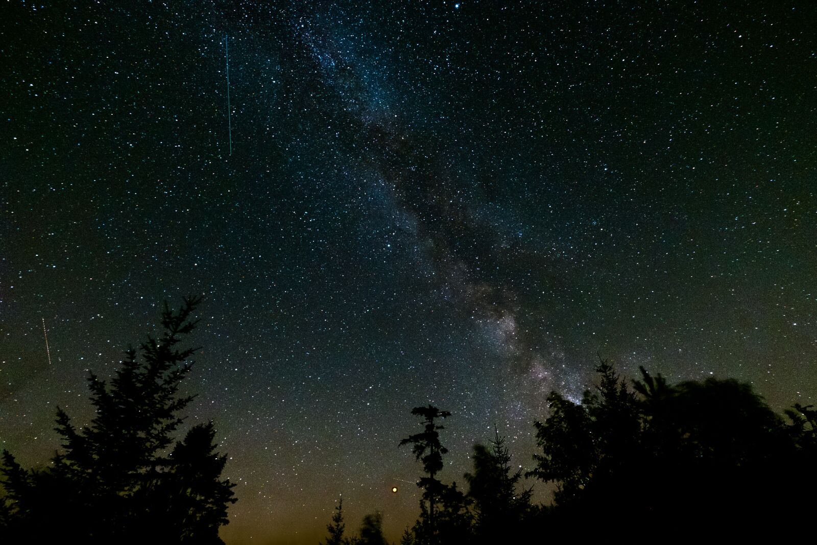 Fujifilm X-T2 + Fujifilm XF 10-24mm F4 R OIS sample photo. Milky way, shooting star photography