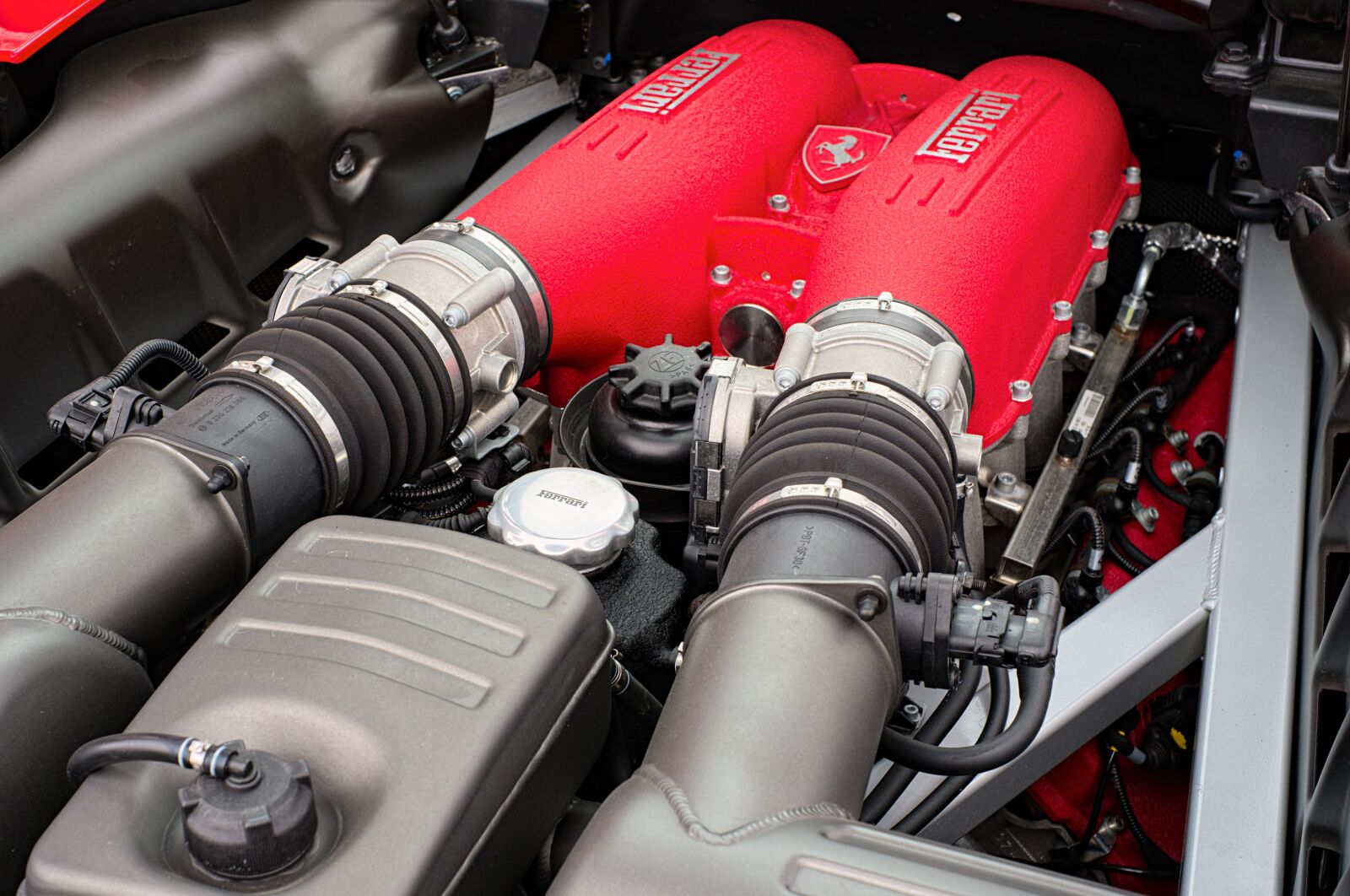 Fujifilm X-E1 + Fujifilm XF 35mm F1.4 R sample photo. Ferrari, speed, red photography