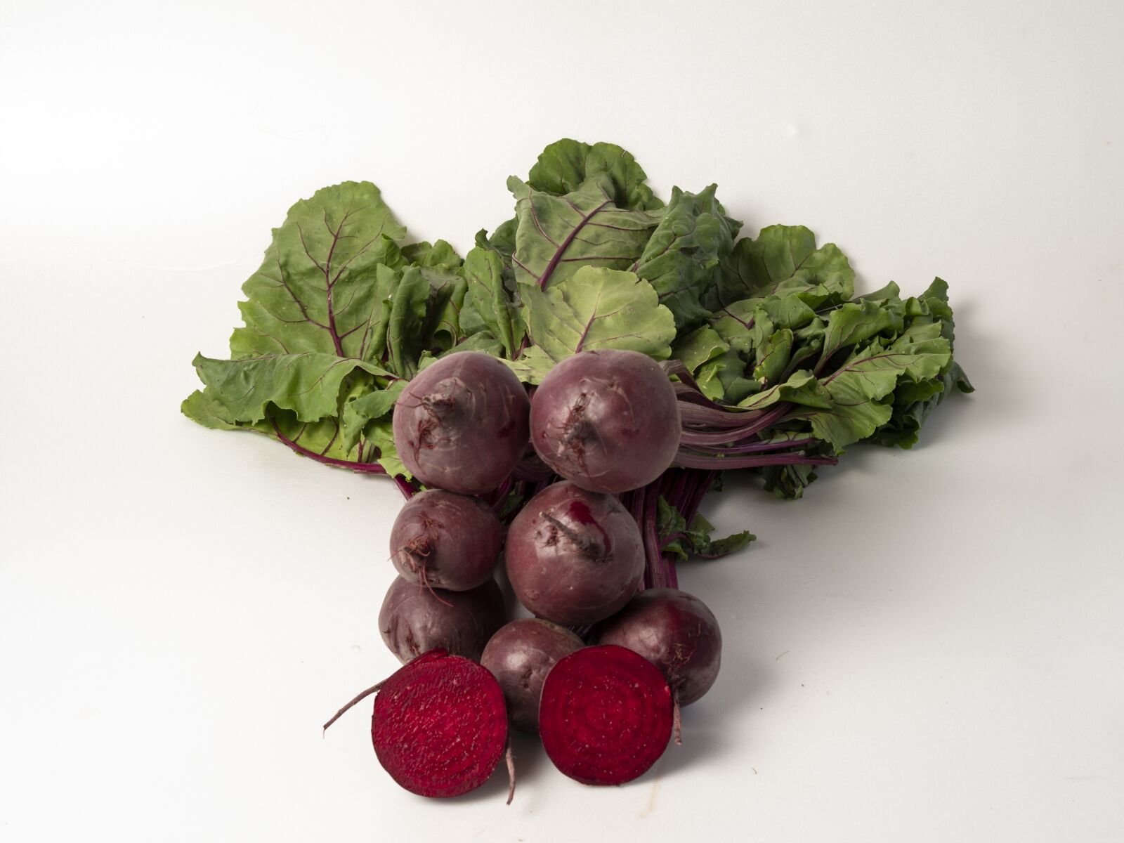 Olympus OM-D E-M1 Mark II + OLYMPUS M.25mm F1.2 sample photo. Red, beetroot, pickled photography