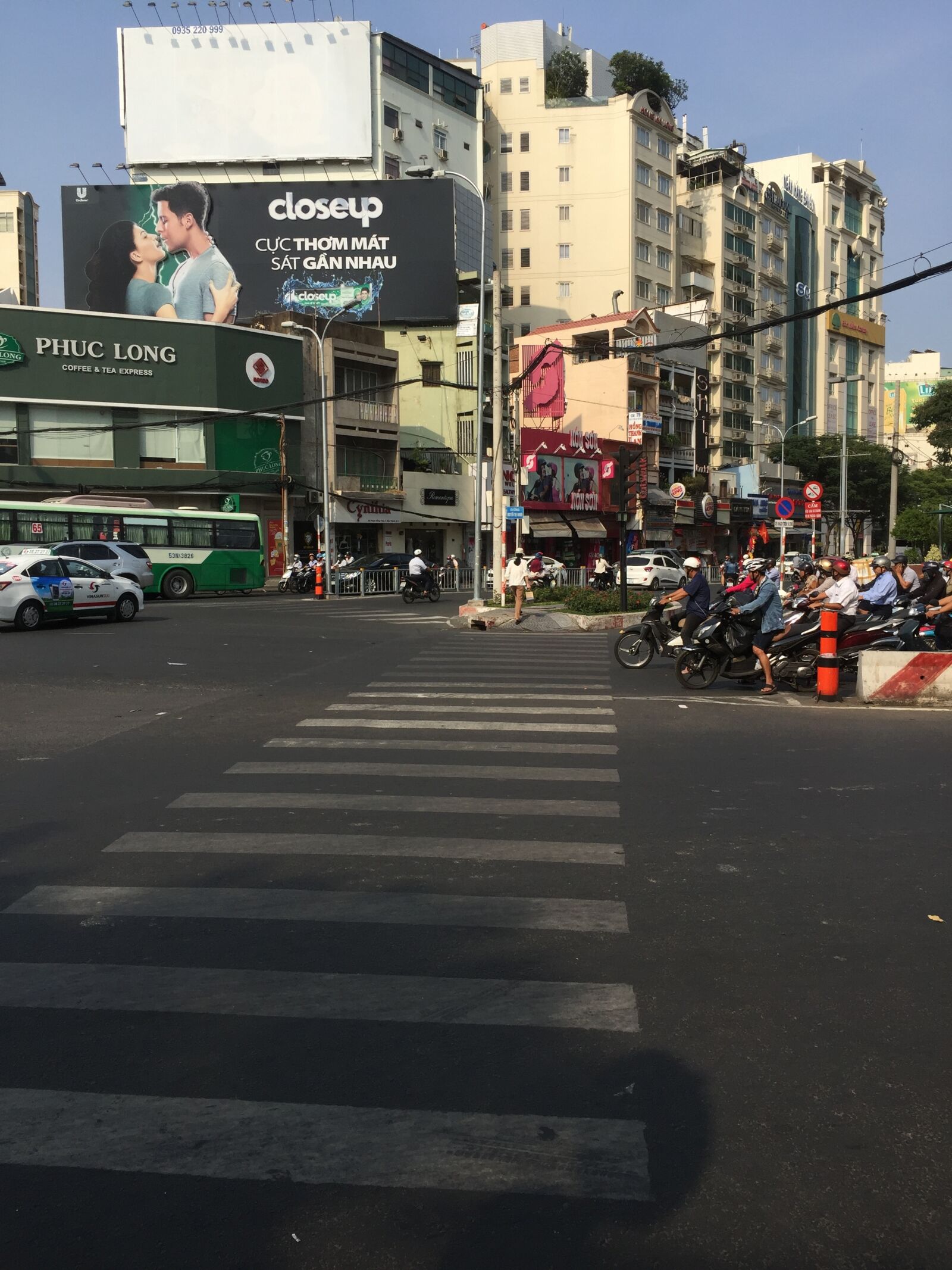 iPhone 6 Plus back camera 4.15mm f/2.2 sample photo. Cityview photography