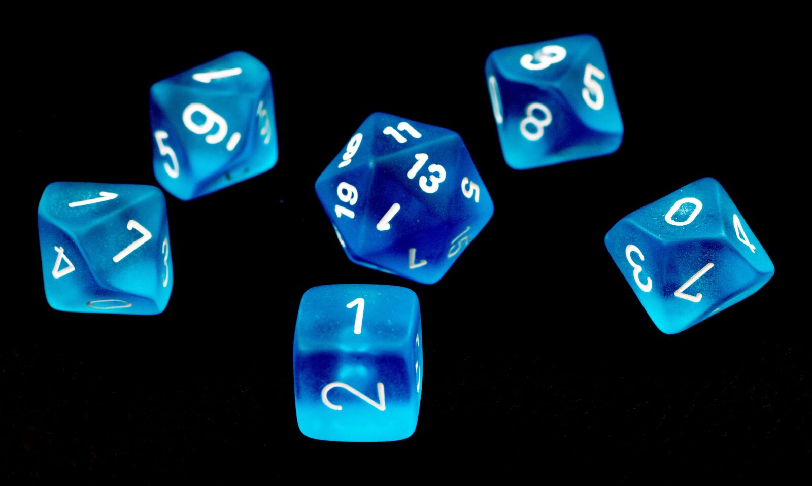 Canon EOS 650D (EOS Rebel T4i / EOS Kiss X6i) sample photo. Cube, blue, crystal optics photography