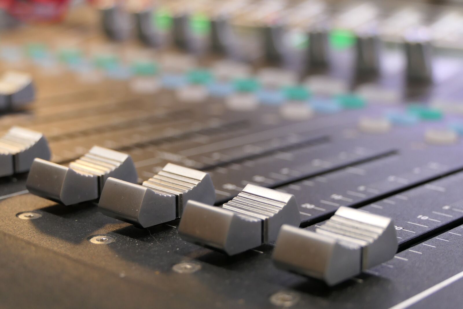 Panasonic Lumix DMC-FZ2500 (Lumix DMC-FZ2000) sample photo. Mixing, console, studio photography