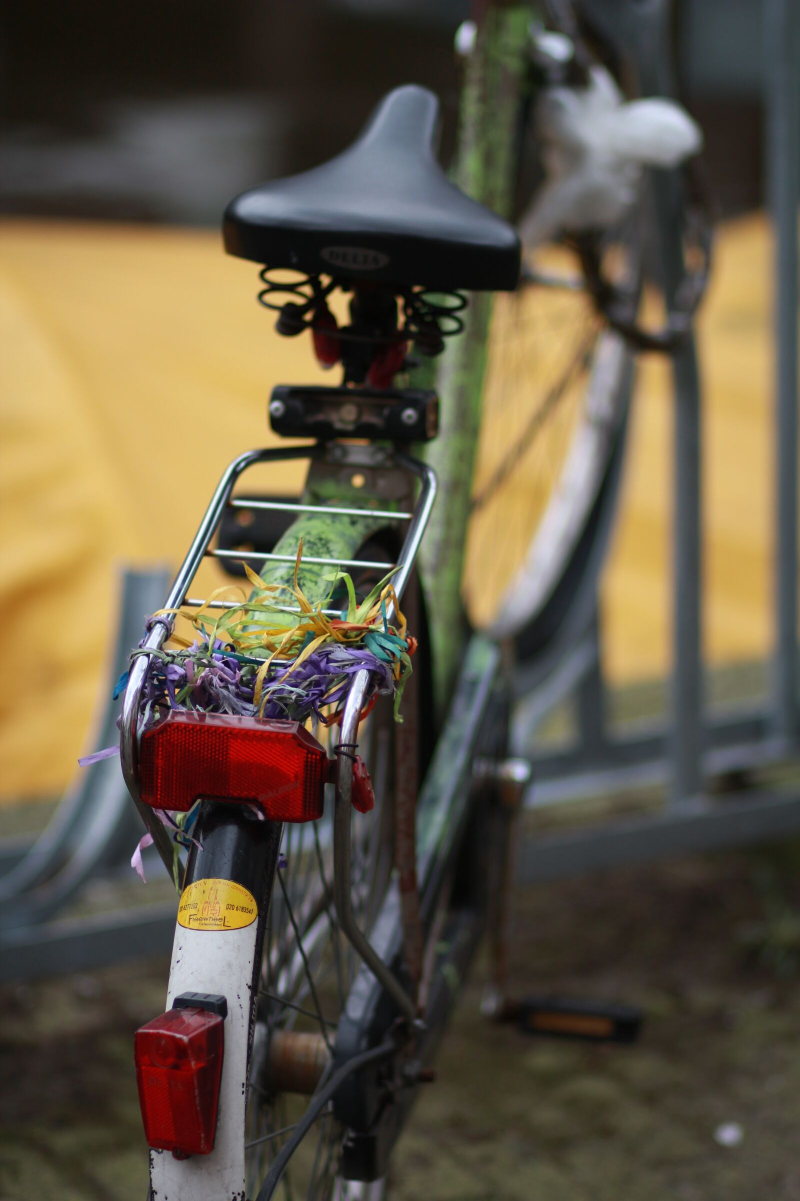 Canon EOS 550D (EOS Rebel T2i / EOS Kiss X4) sample photo. Bicycle, carrier, seat photography