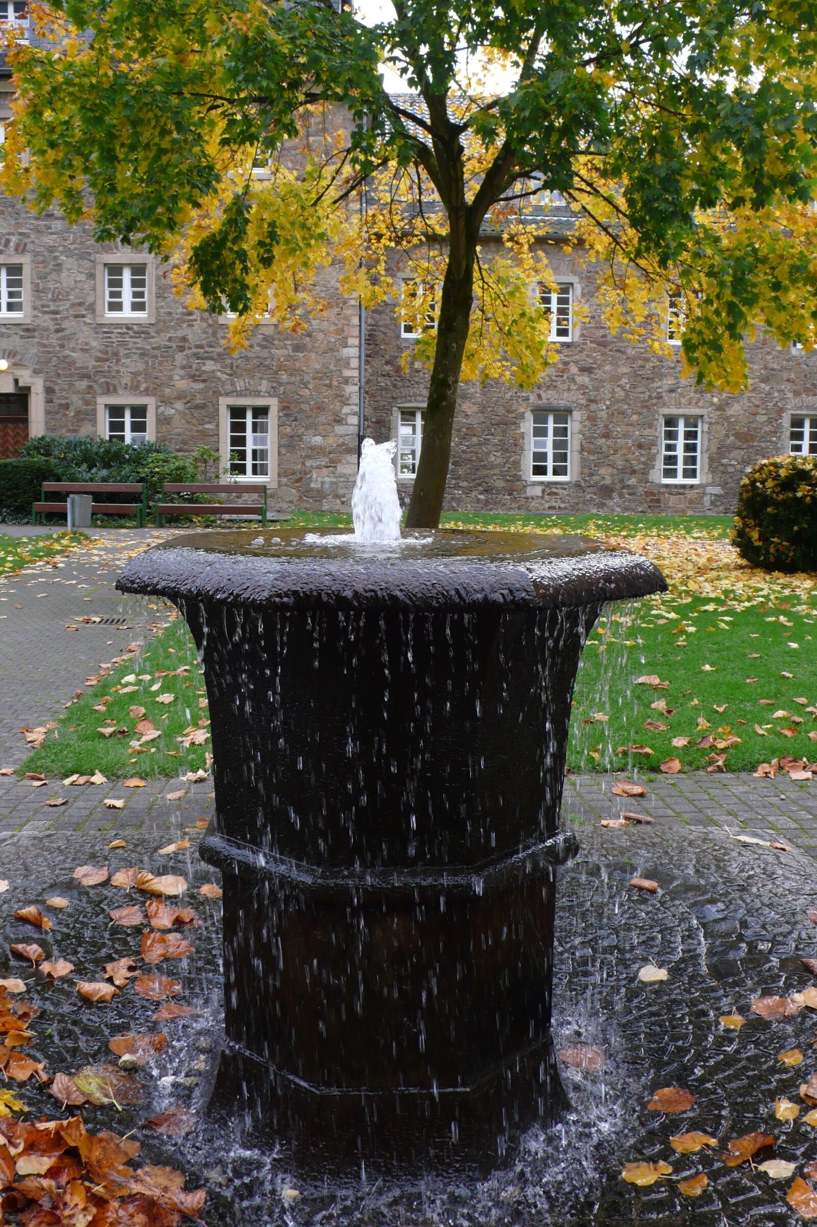 Panasonic DMC-LX2 sample photo. Fountain, monastery, church photography
