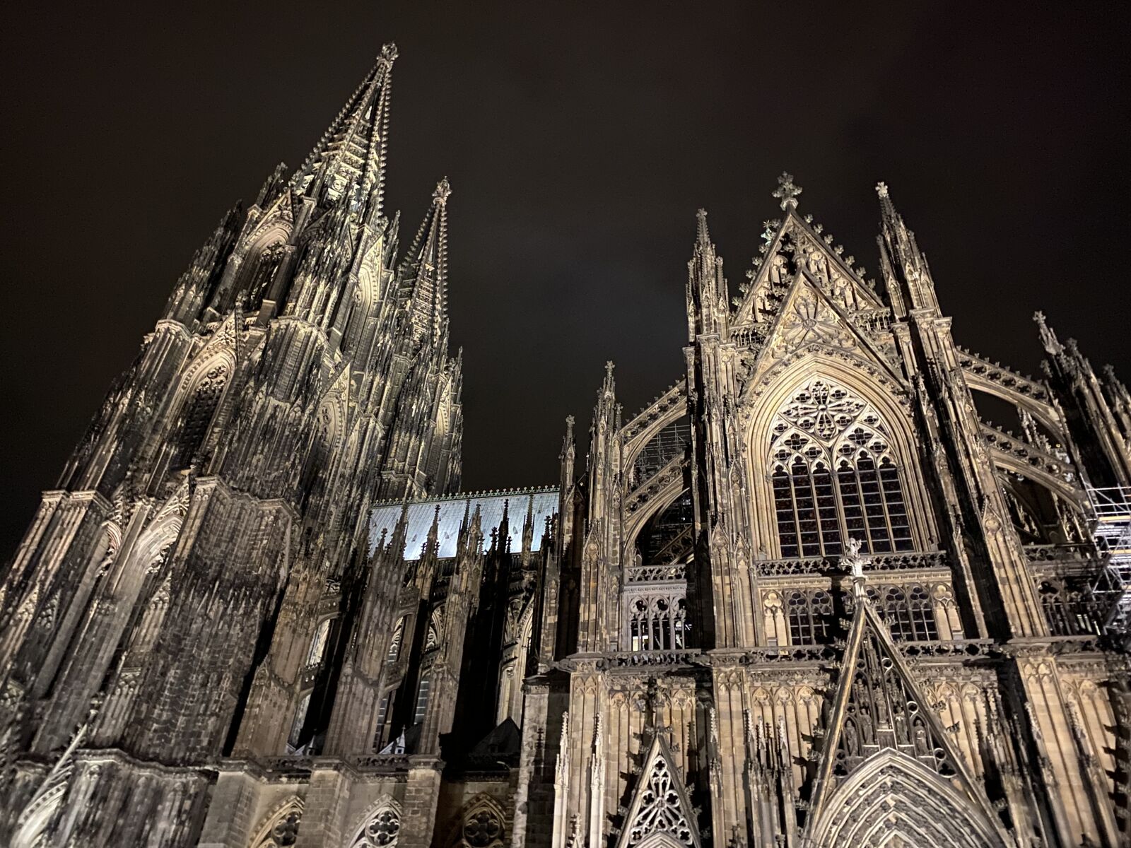Apple iPhone 11 Pro Max + iPhone 11 Pro Max back triple camera 4.25mm f/1.8 sample photo. Cologne cathedral, night, cologne photography