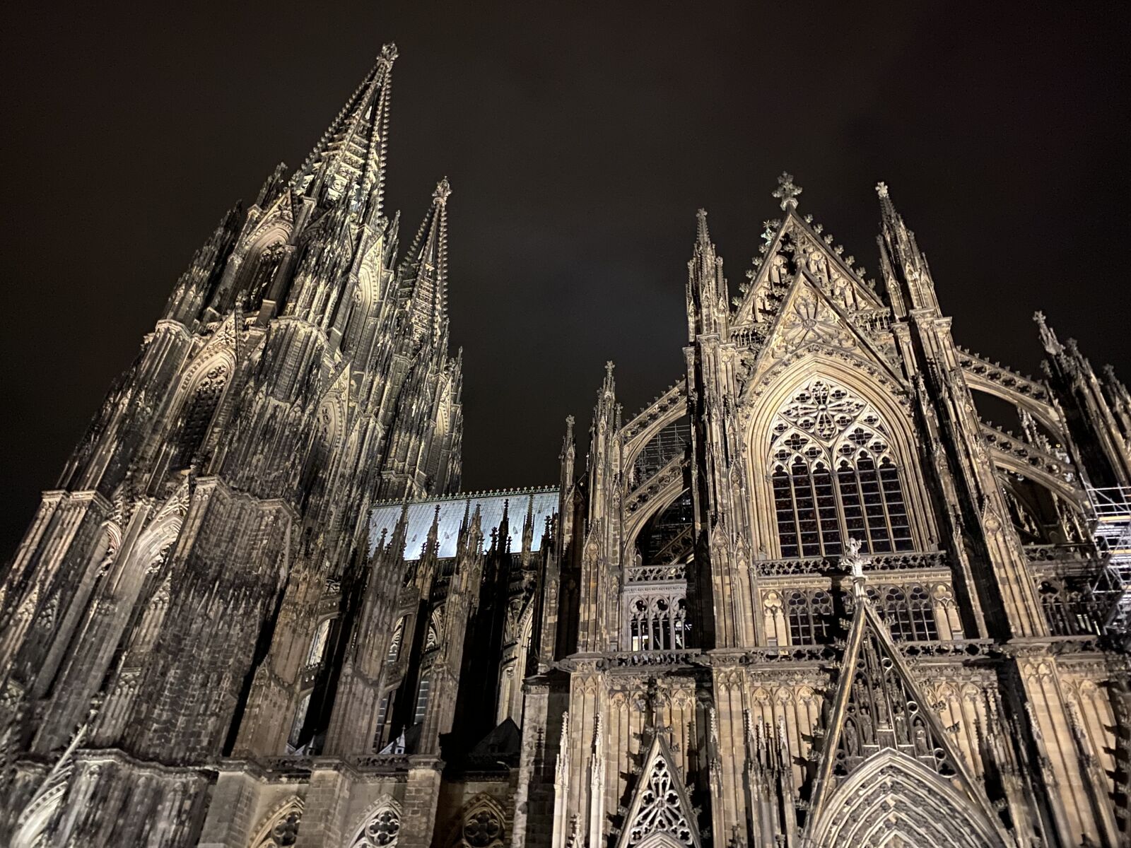 Apple iPhone 11 Pro Max sample photo. Cologne cathedral, night, cologne photography
