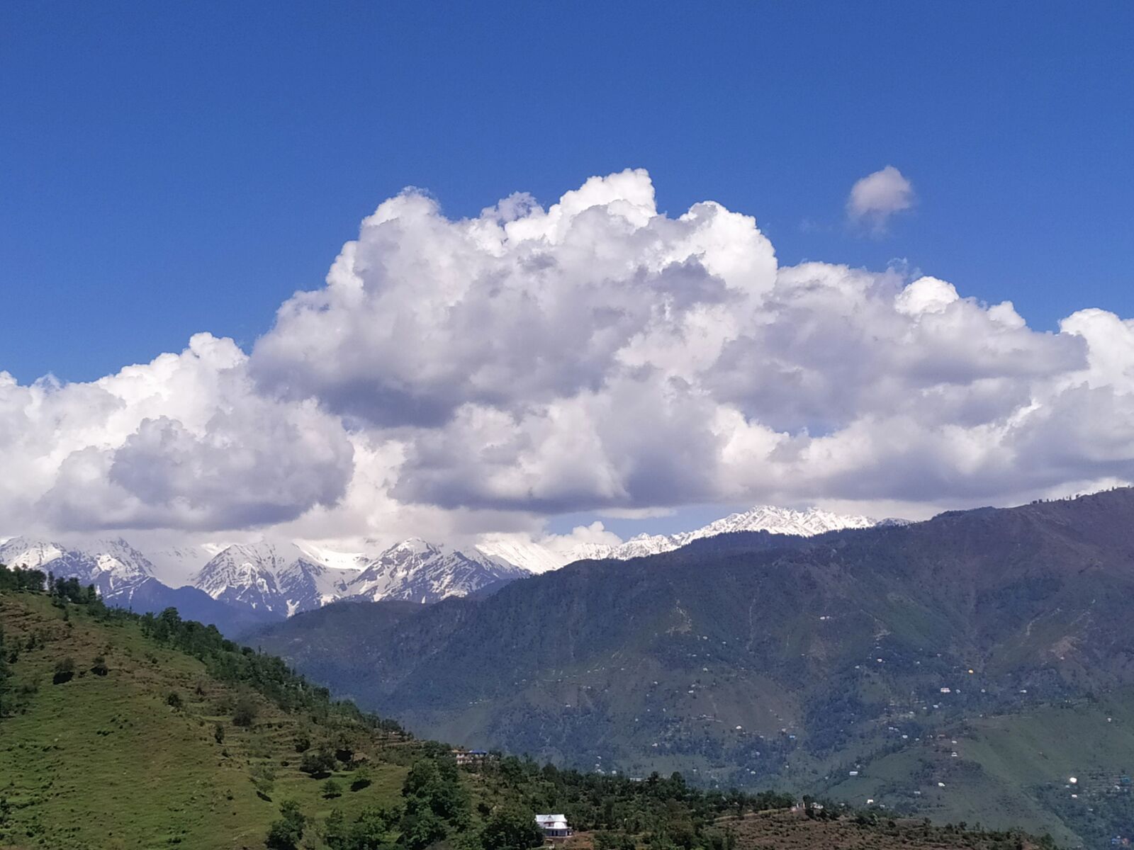 Xiaomi Redmi Note 7 sample photo. Sky, clouds, kashmir hill photography