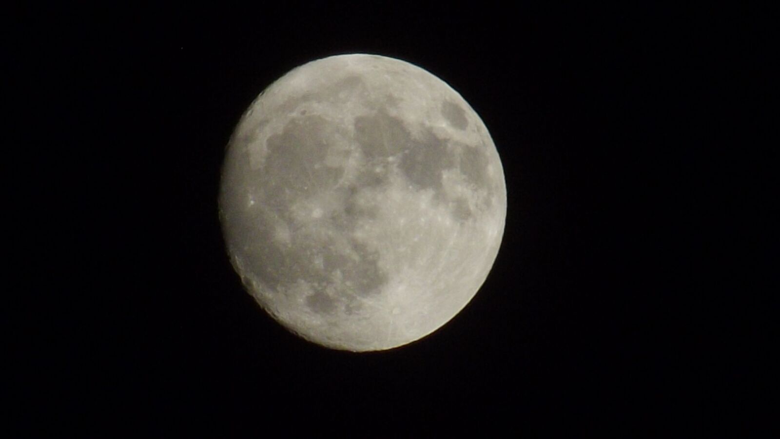 Fujifilm FinePix S2940/Walmart sample photo. Moon, full, dark photography