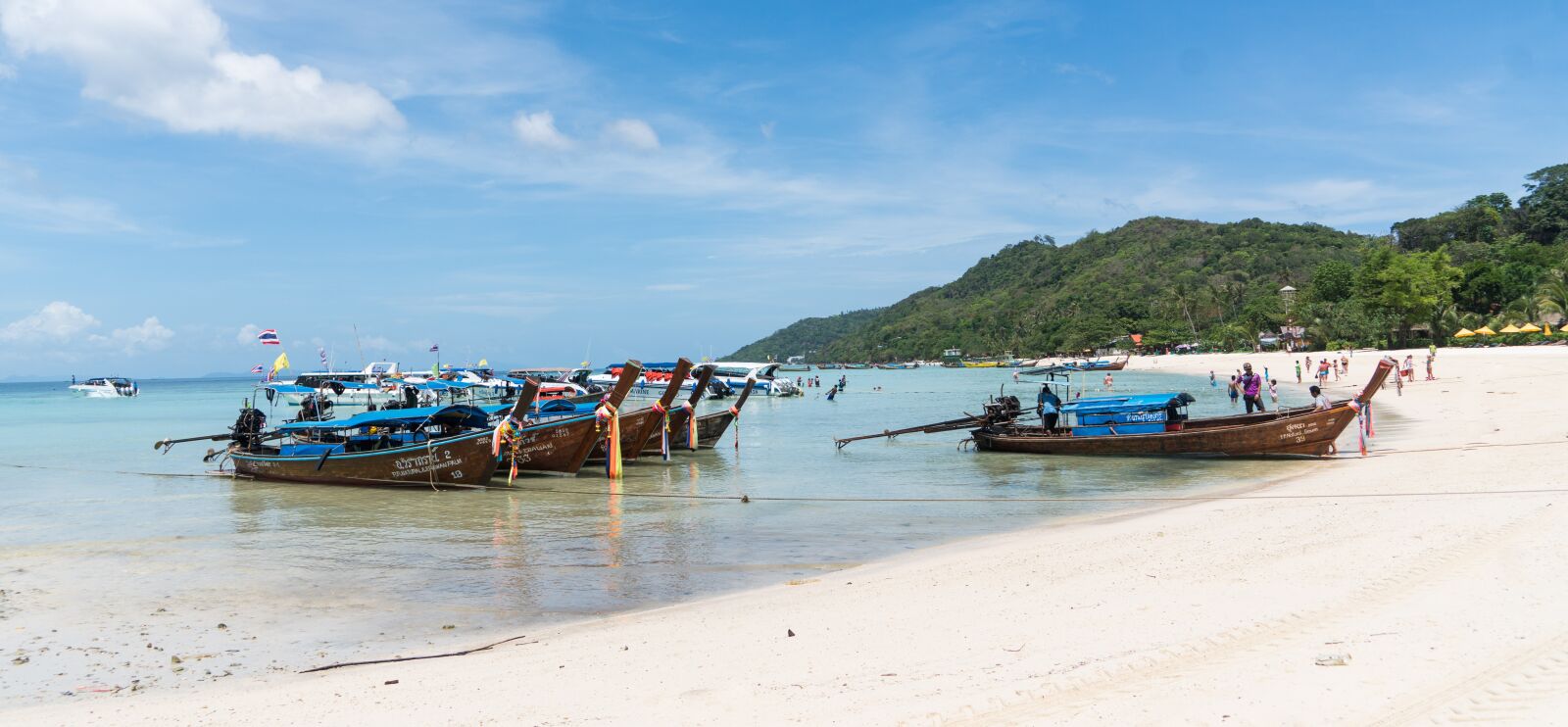 Sony a7R II + Sony FE 24-240mm F3.5-6.3 OSS sample photo. Phi phi island tour photography