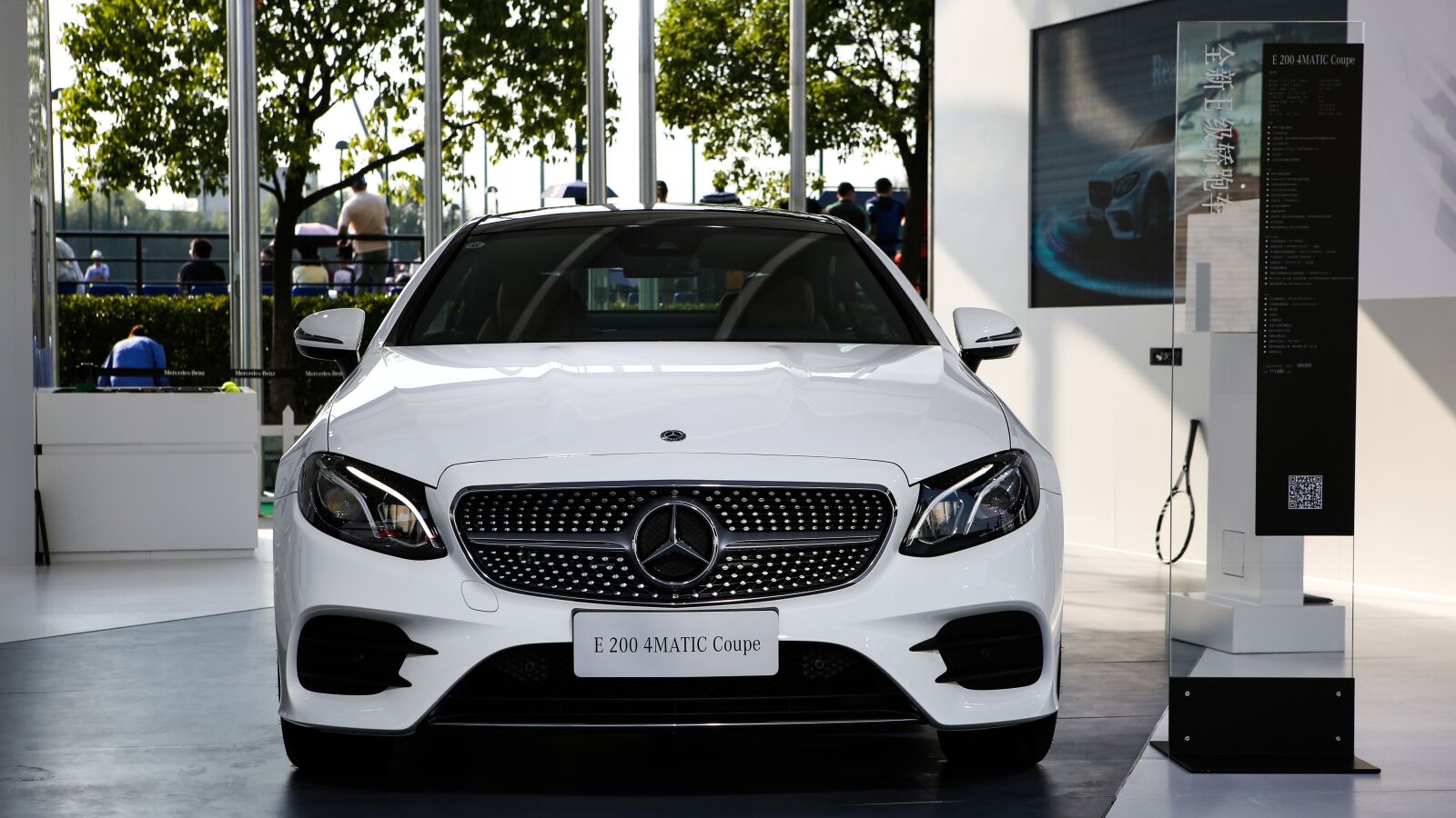 Canon EF 24-70mm F2.8L USM sample photo. Car, people, view photography