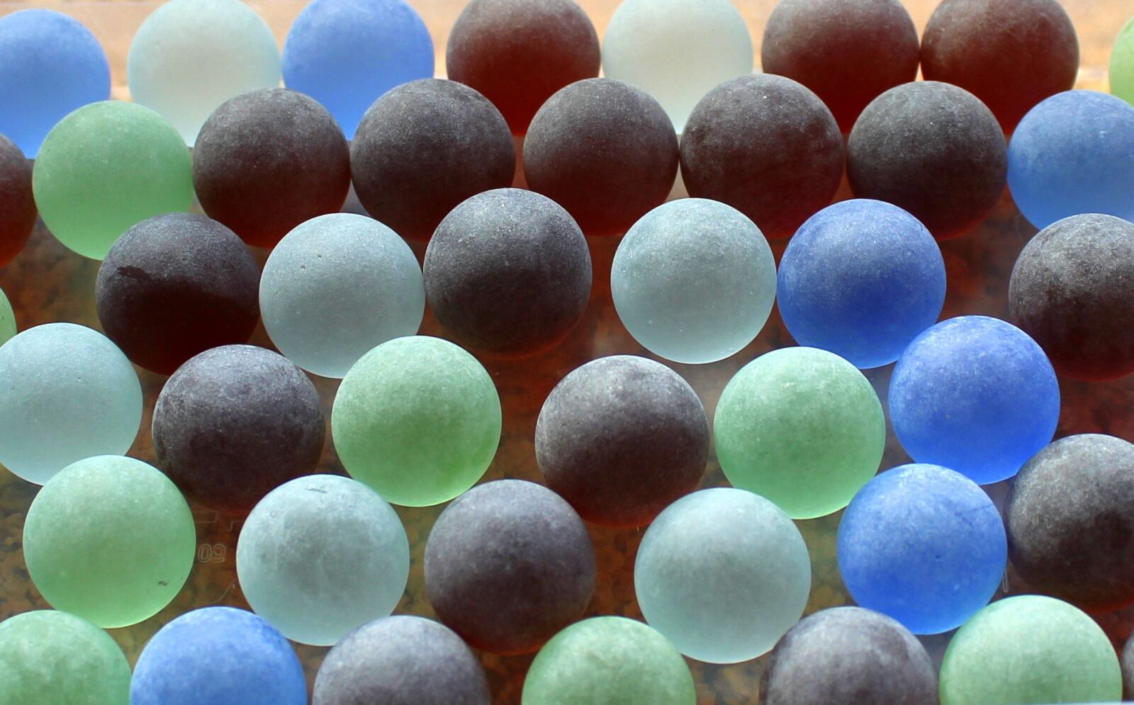 Canon EOS 1200D (EOS Rebel T5 / EOS Kiss X70 / EOS Hi) sample photo. Balls, matt, glass photography