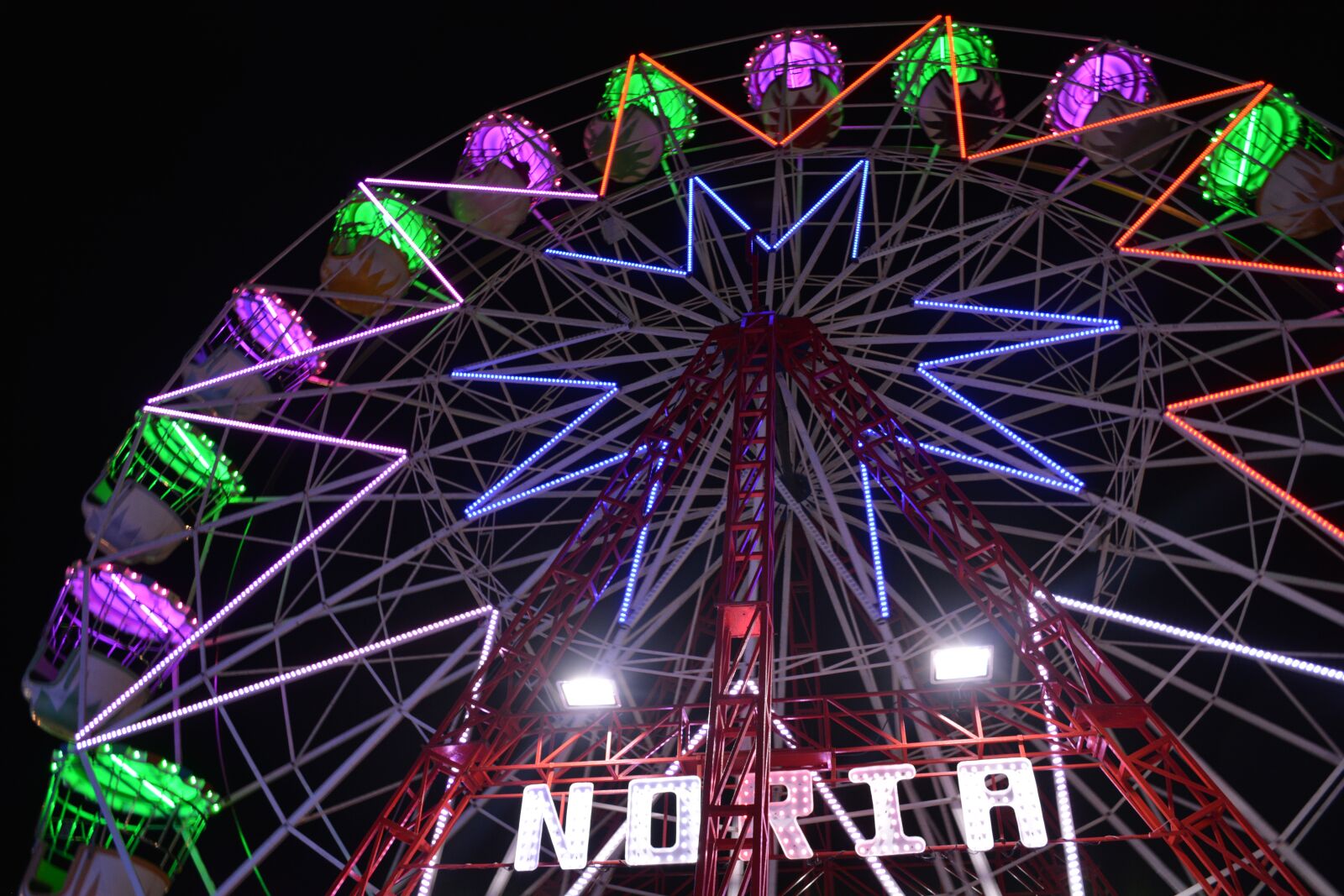Nikon D5200 sample photo. Carnival, ferris wheel, carousel photography