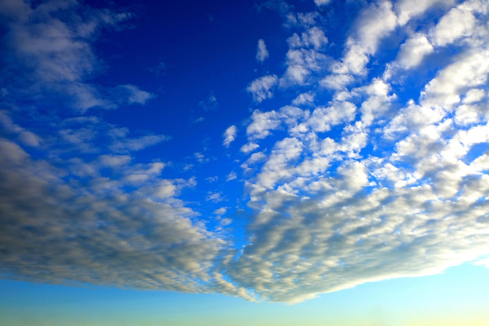 Fujifilm X-T20 sample photo. Cloud formation, sky, arrow photography