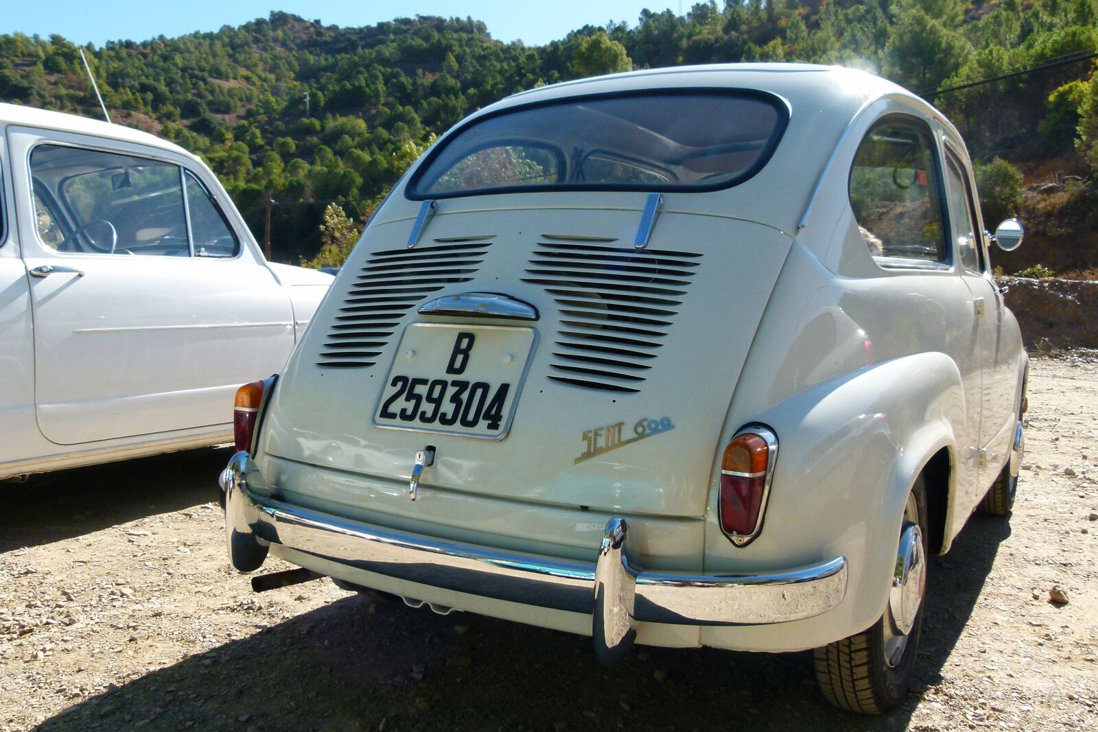 Leica V-Lux 2 sample photo. Seat 600, six hundred, back photography