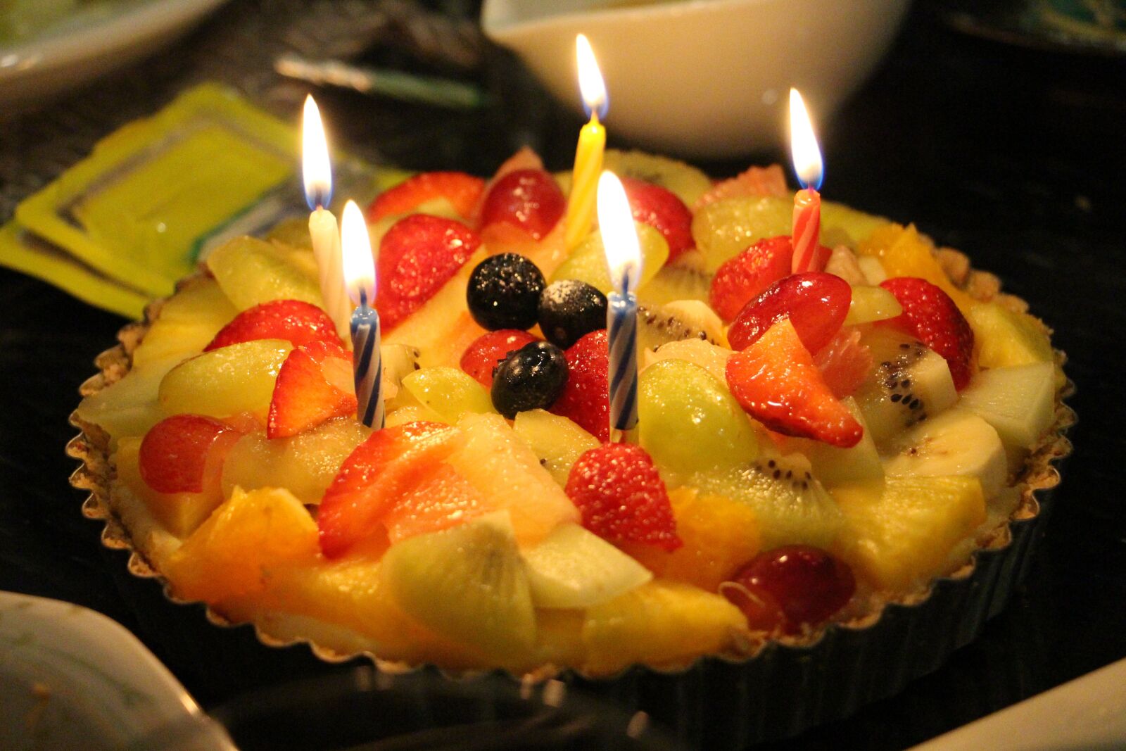 Canon EOS 700D (EOS Rebel T5i / EOS Kiss X7i) + Canon EF-S 18-135mm F3.5-5.6 IS STM sample photo. Birthday, cake, fruit photography