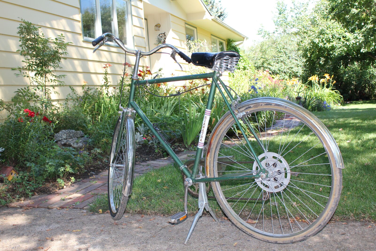 Canon EOS 550D (EOS Rebel T2i / EOS Kiss X4) sample photo. Farm, garden, bike photography
