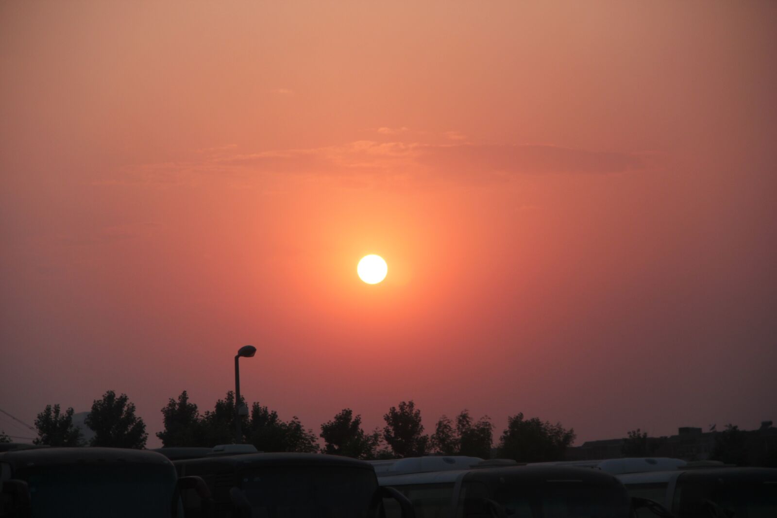 Canon EOS 550D (EOS Rebel T2i / EOS Kiss X4) sample photo. Sunset, red, street photography