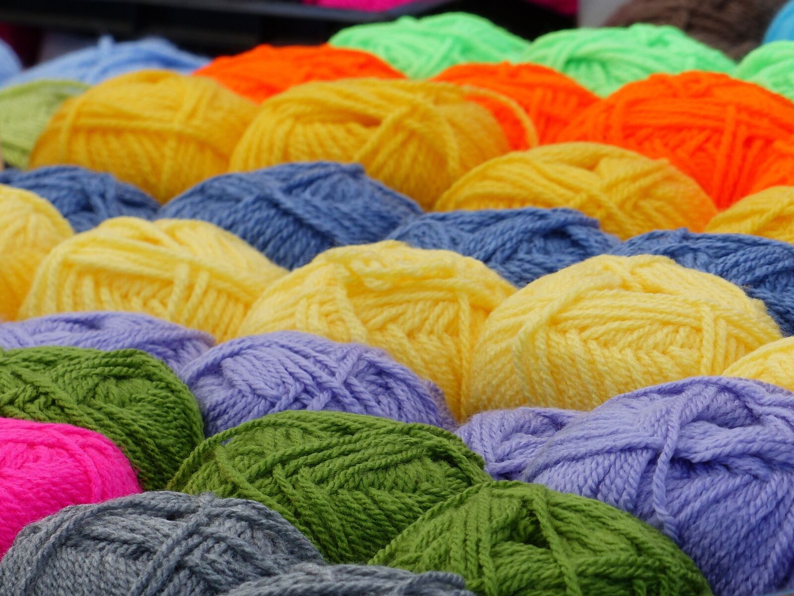 Panasonic Lumix DMC-FZ200 sample photo. A ball of yarn photography