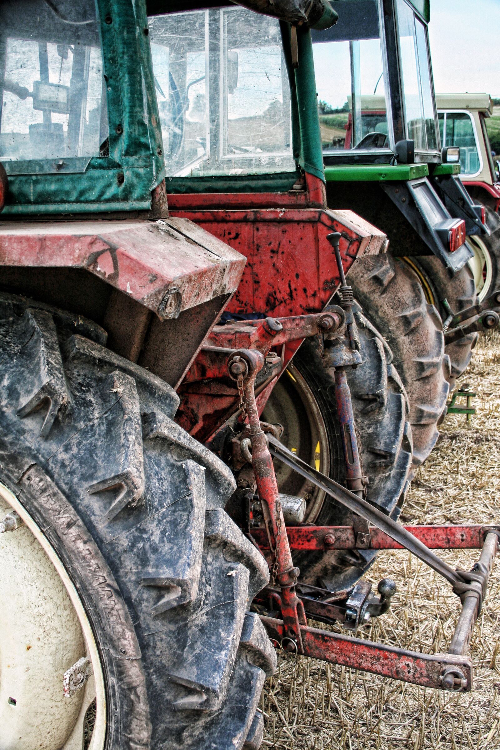 Canon EOS 350D (EOS Digital Rebel XT / EOS Kiss Digital N) sample photo. Tractor, farming, countryside photography