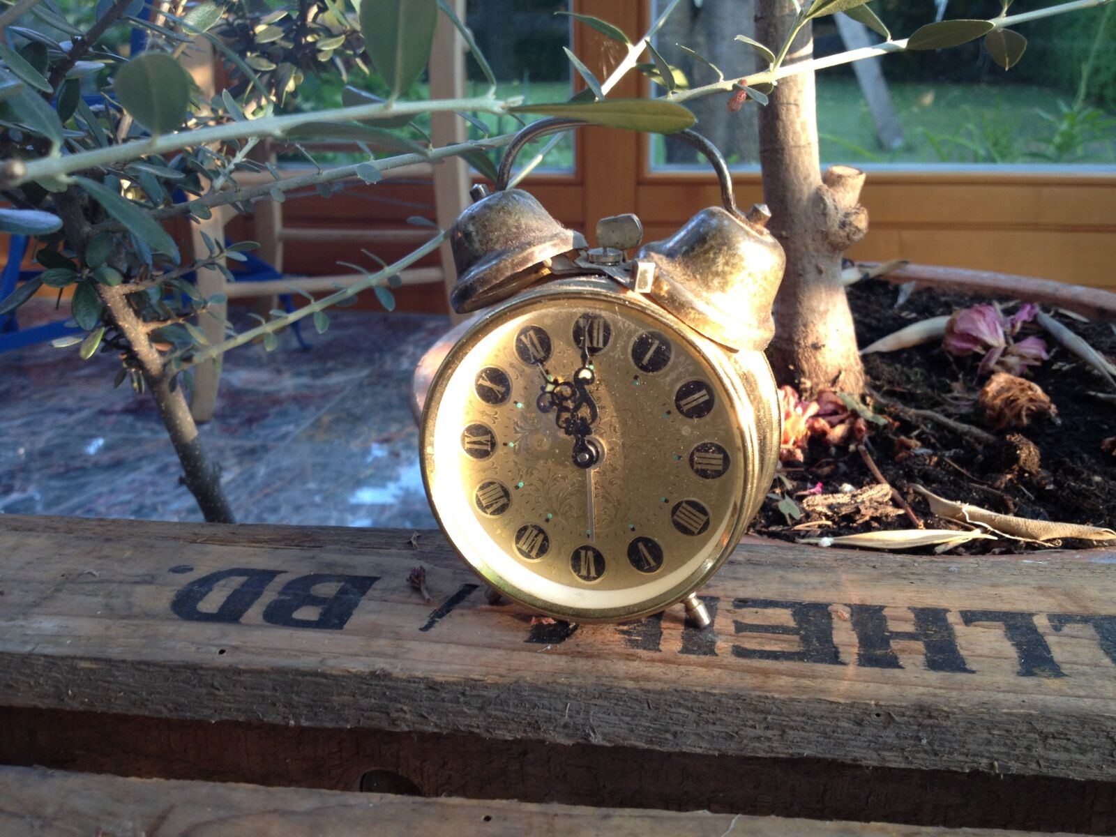 Apple iPhone 4S sample photo. Alarm clock, retro, vintage photography